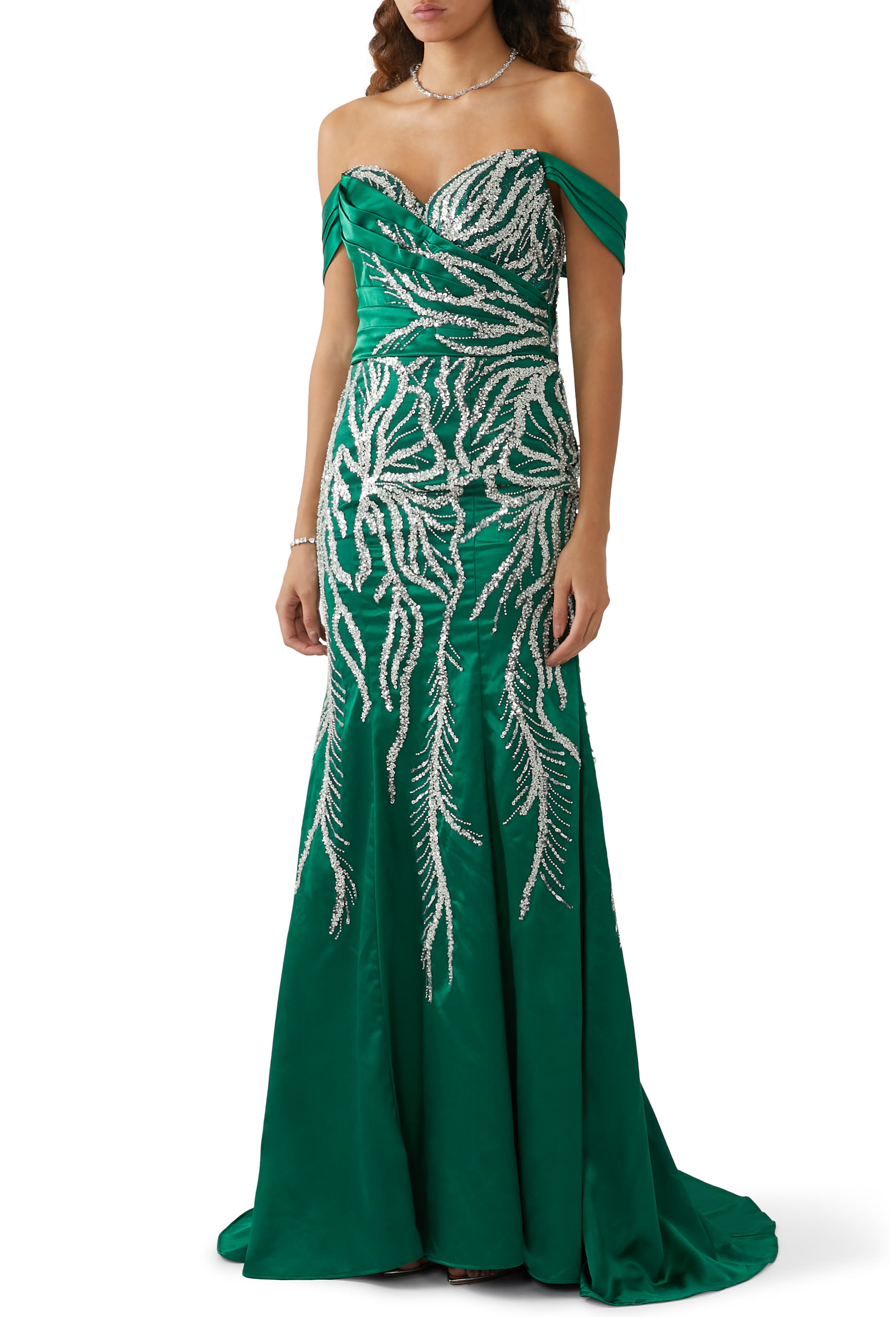 فستان سهرة بأكتاف متساقطة