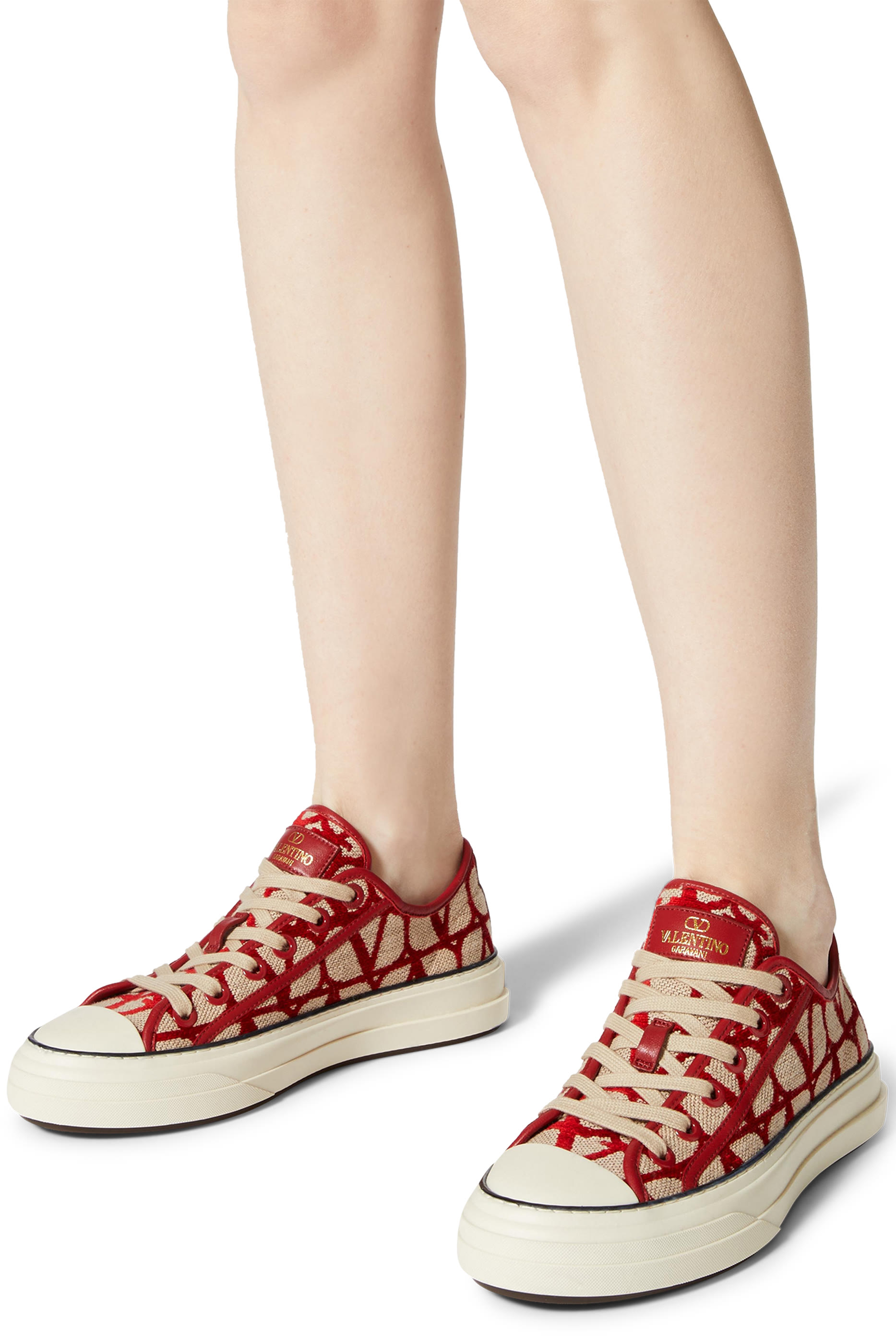 سنيكرز فالنتينو غارافاني توتالوب توال ايكونوغراف