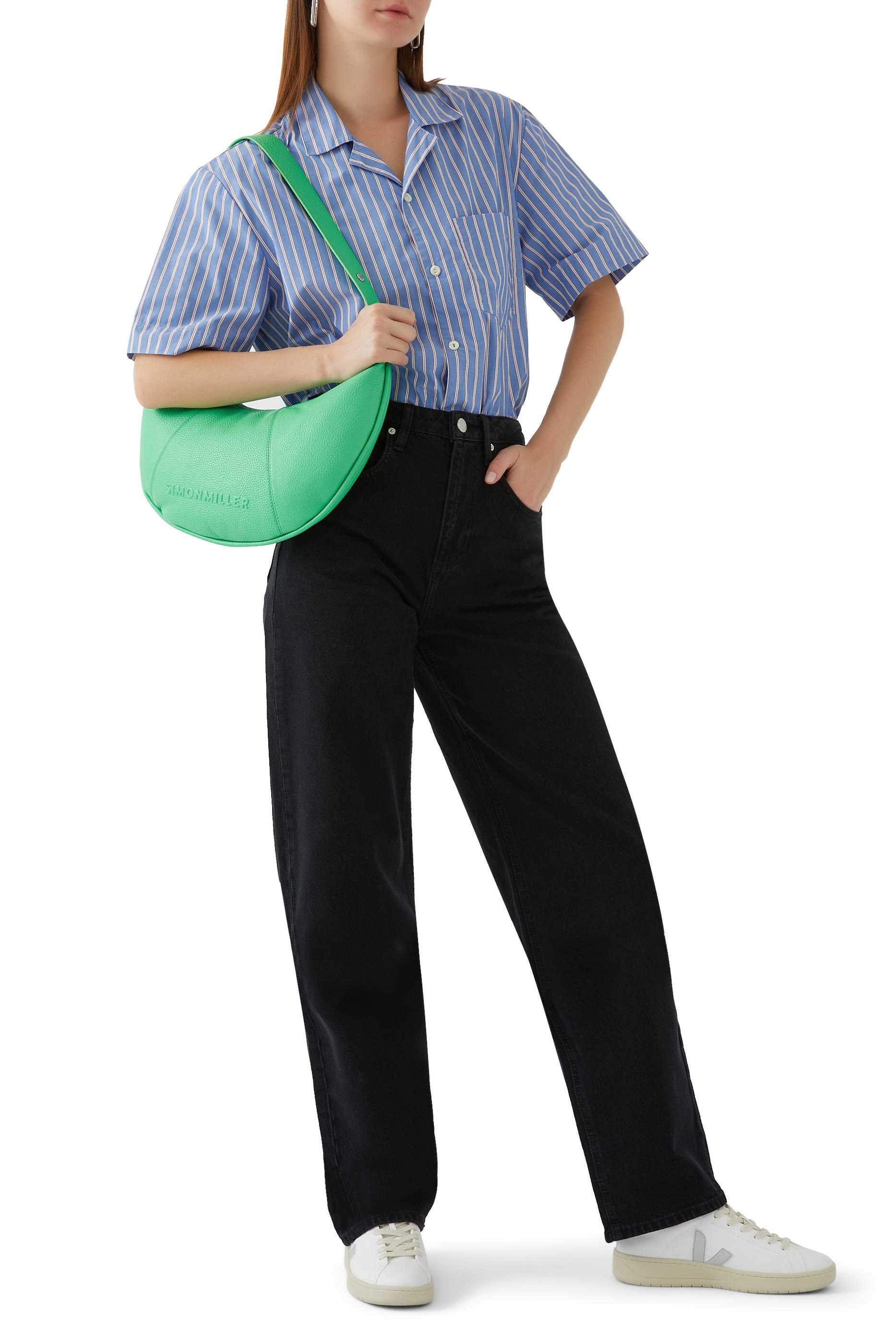 بنطال جينز طويل للغاية بقصة مقوسة