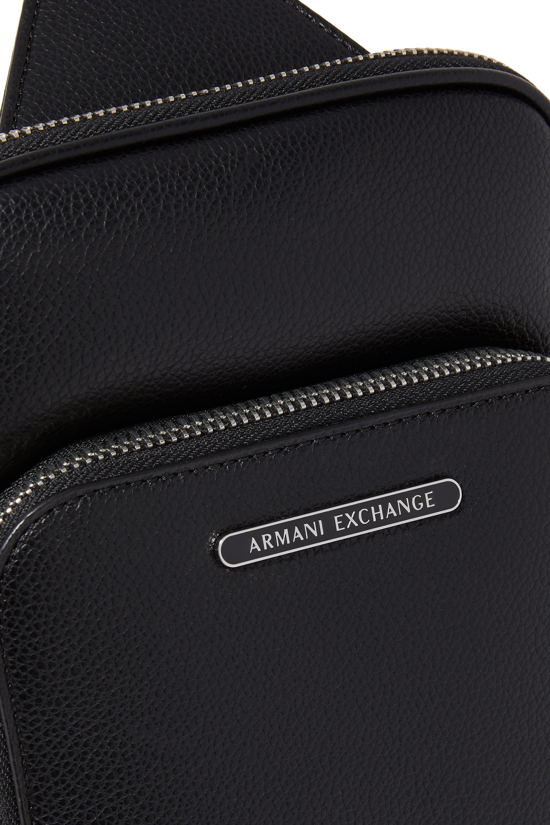 حقيبة ظهر بسحاب مزدوج وشعار الماركة