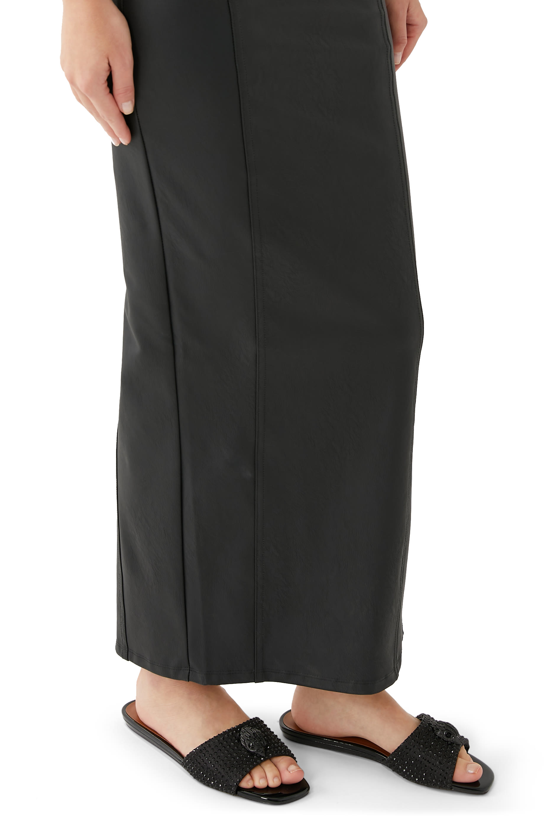 حذاء خفيف كنسينغتون ستان مرصع بالكريستال بنعل مسطح