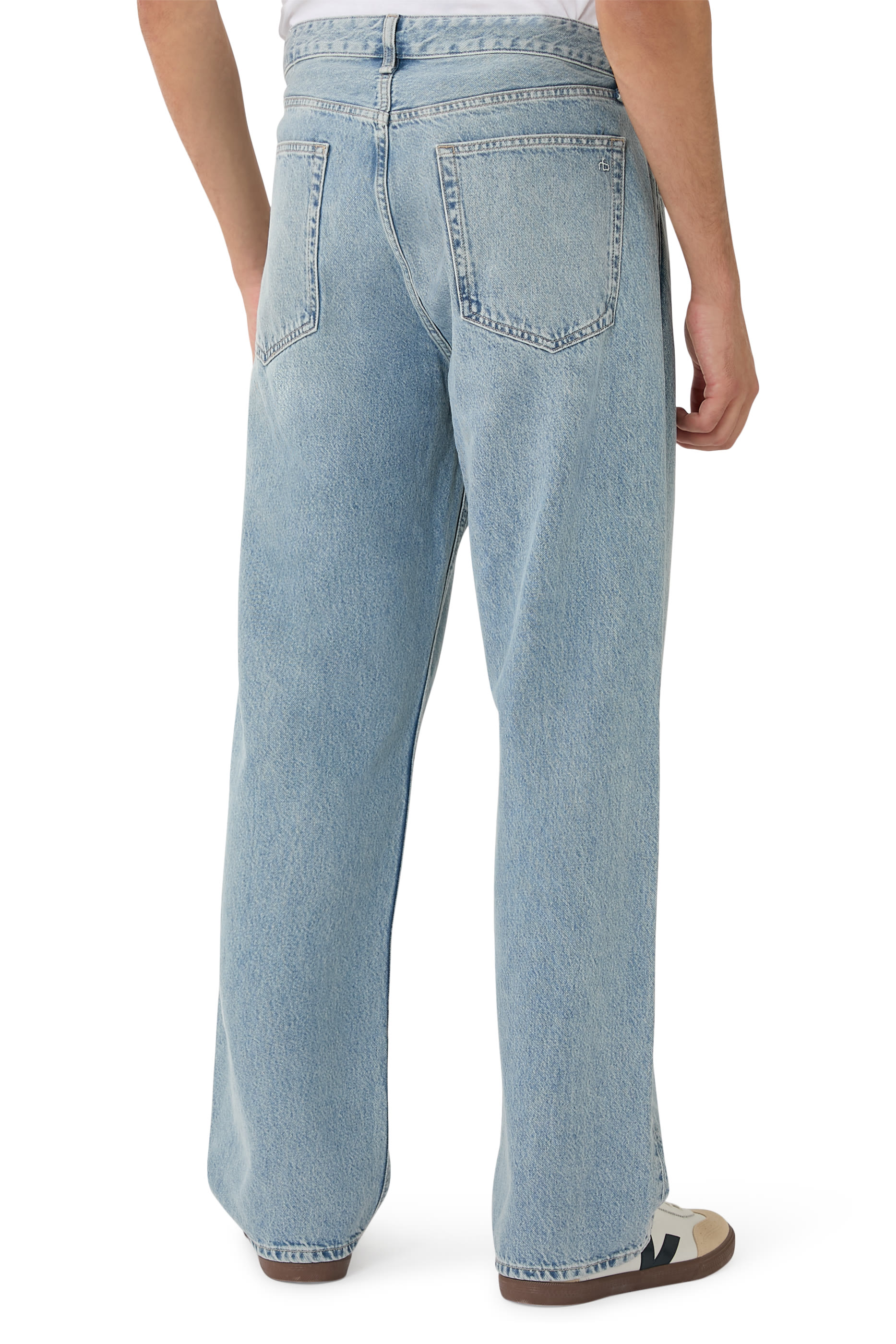 بنطال جينز بقصة مستقيمة 4