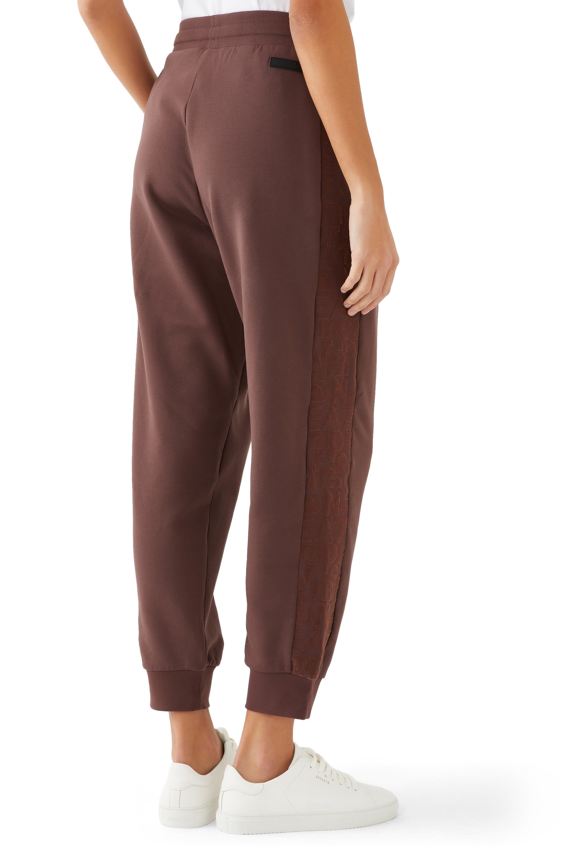 بنطال رياضي بشعار الماركة