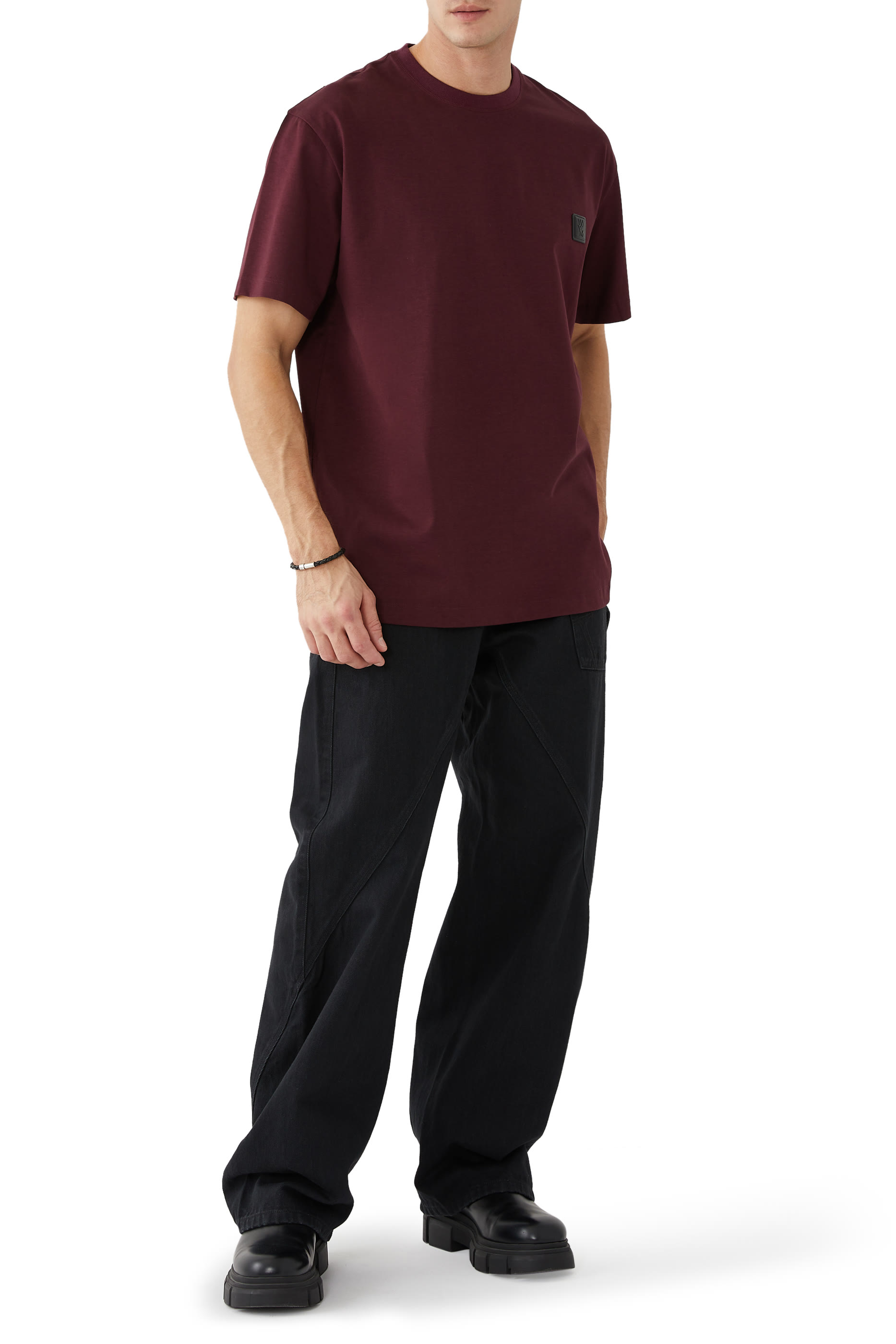 تيشيرت بملصق مربع