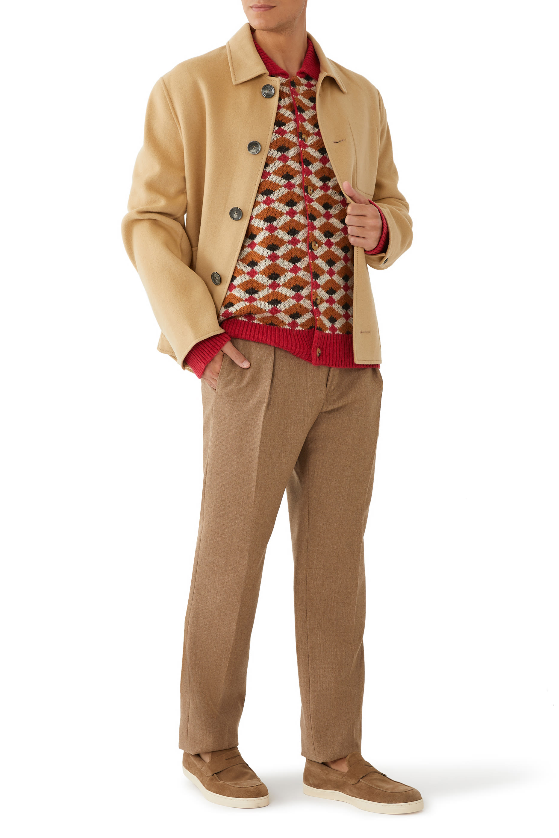 جاكيت بقصة مربعة وأزرار