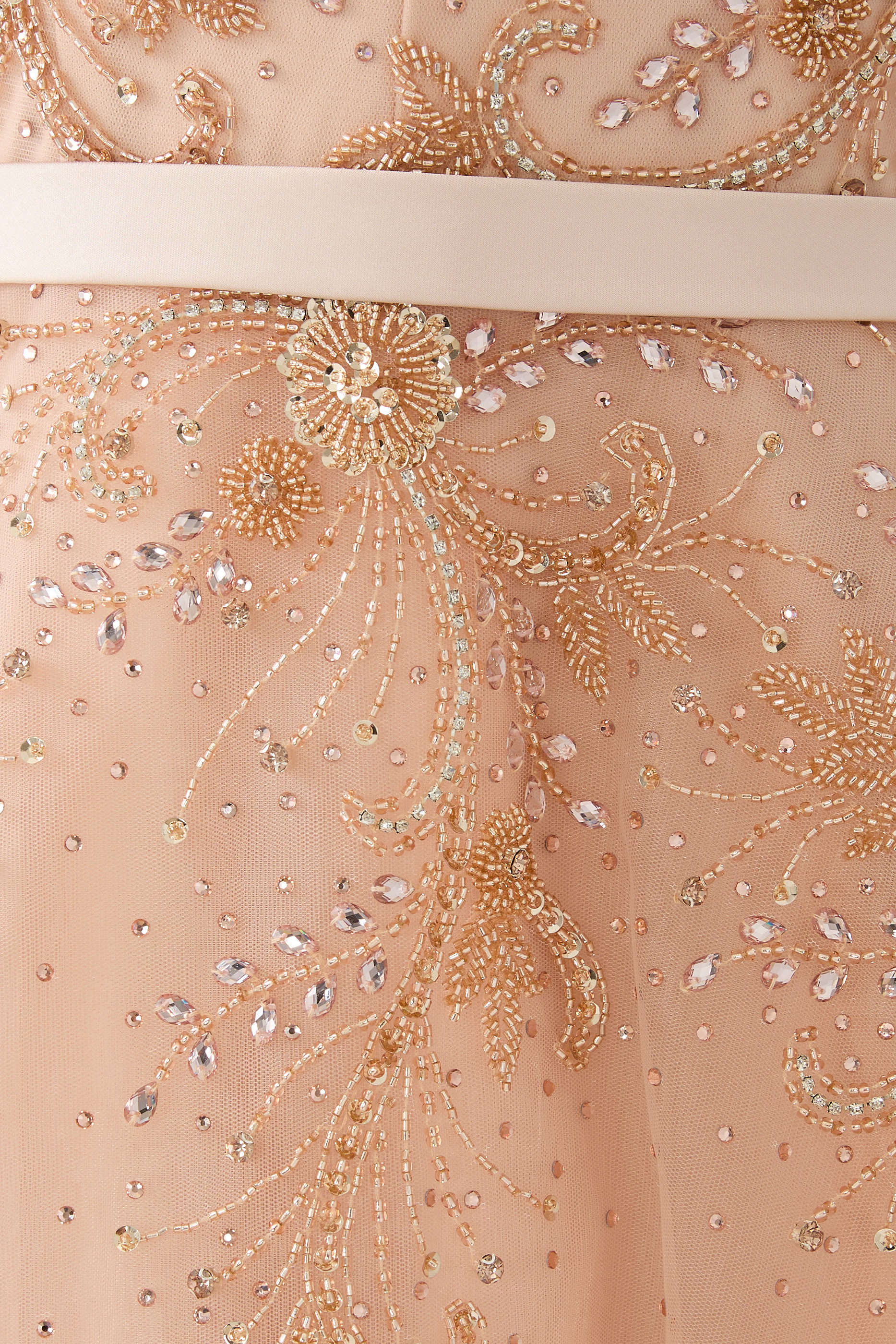 فستان سهرة بأكمام طويلة تول