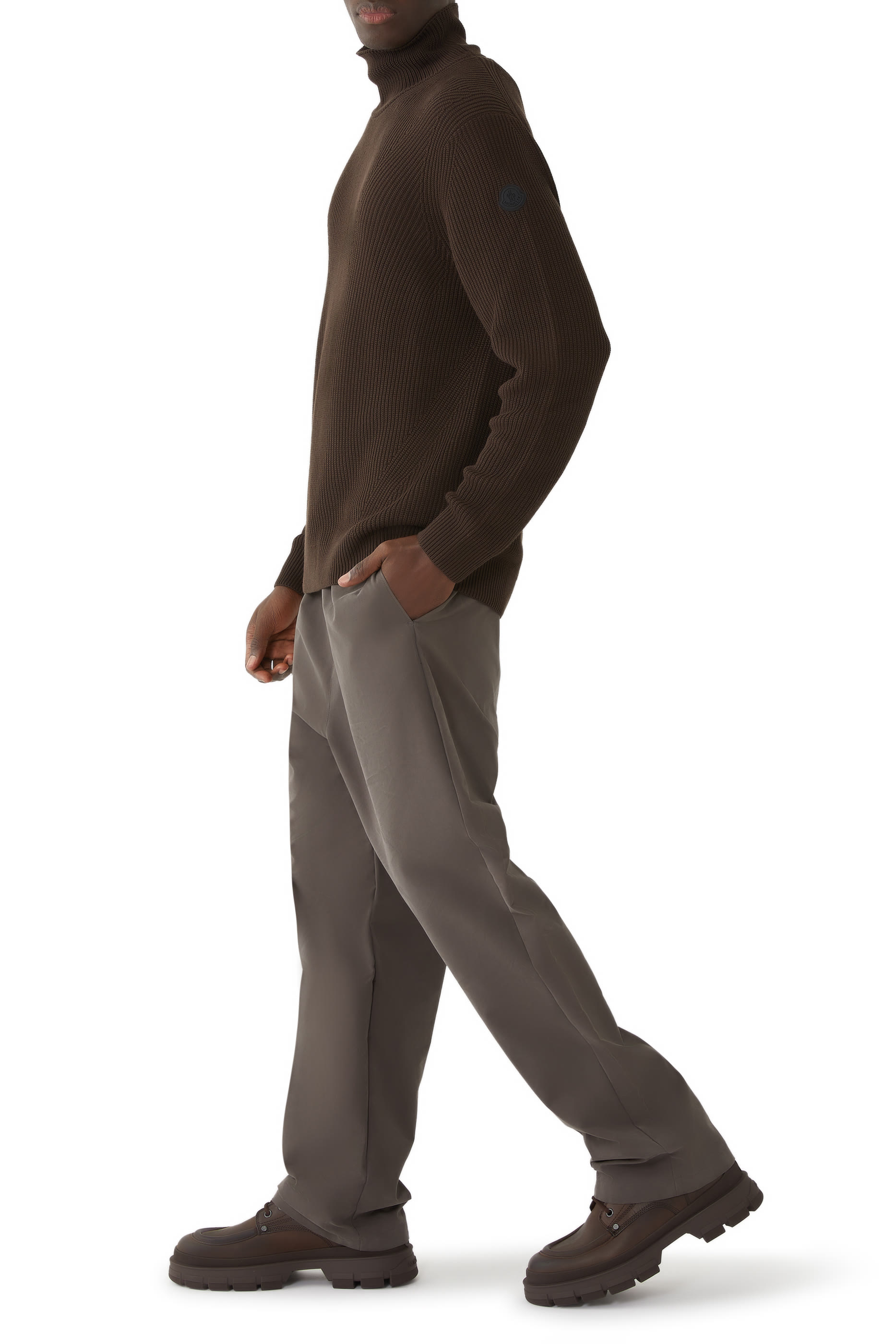 كنزة بياقة عالية