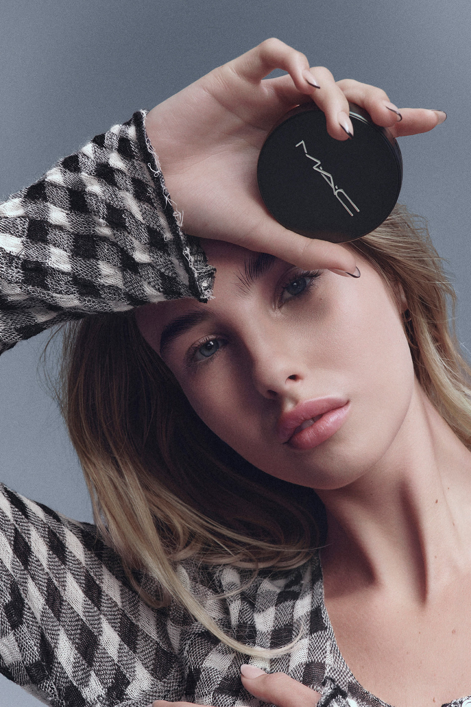 بودرة أساس ستوديو فيكس بلاس