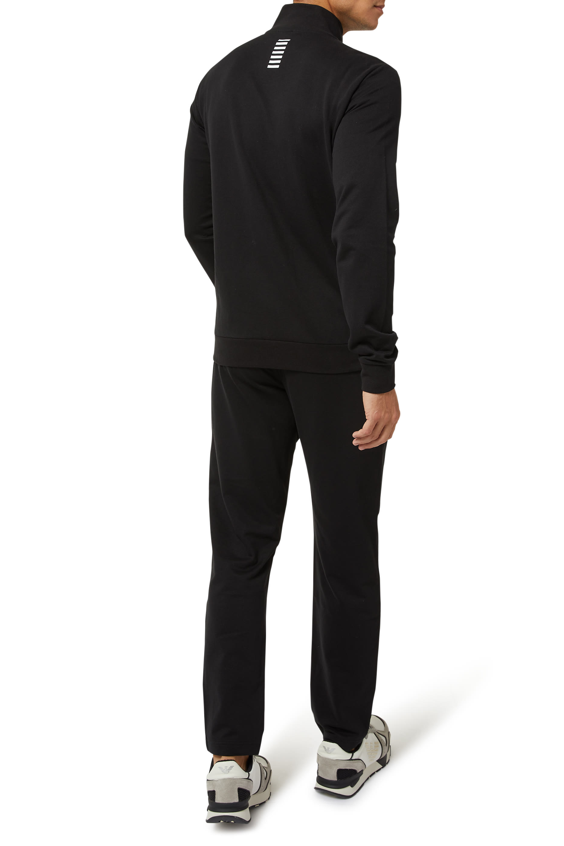 بدلة رياضية كور أيدانتيتي بشعار EA7