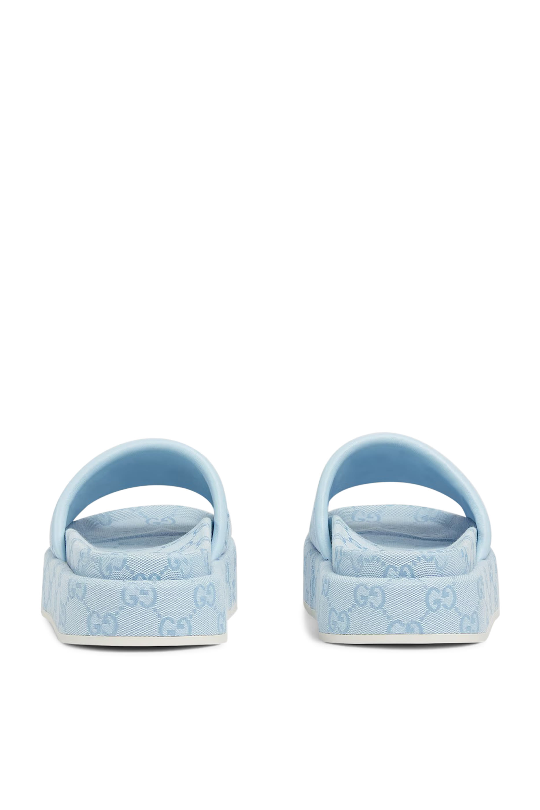 صندل بشعار حرفي الماركة بنعل سميك