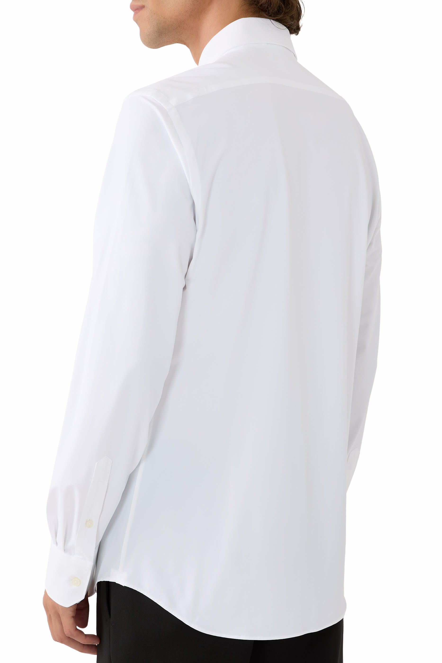 قميص بقصة ضيقة