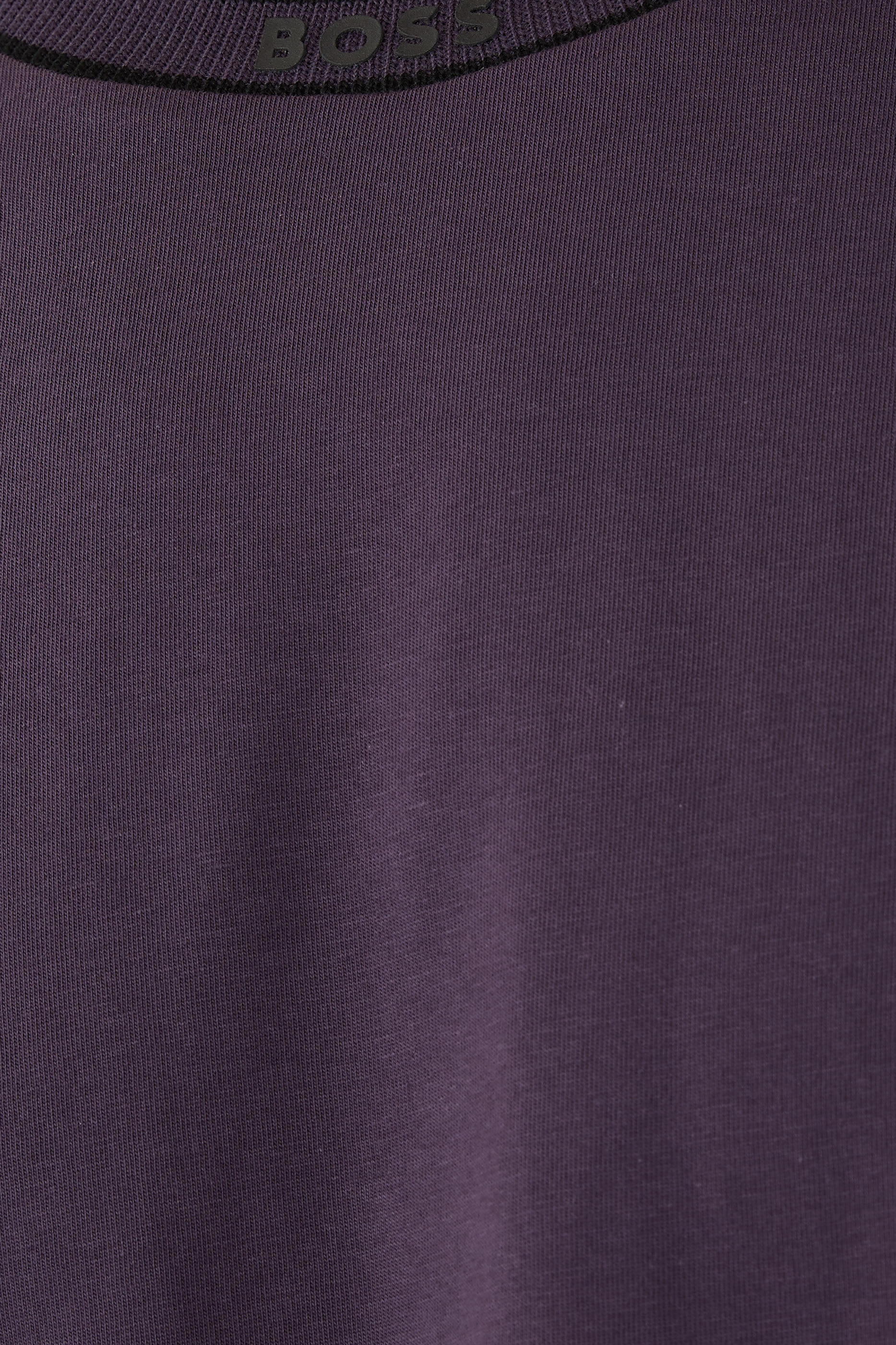 تيشيرت بأكمام قصيرة