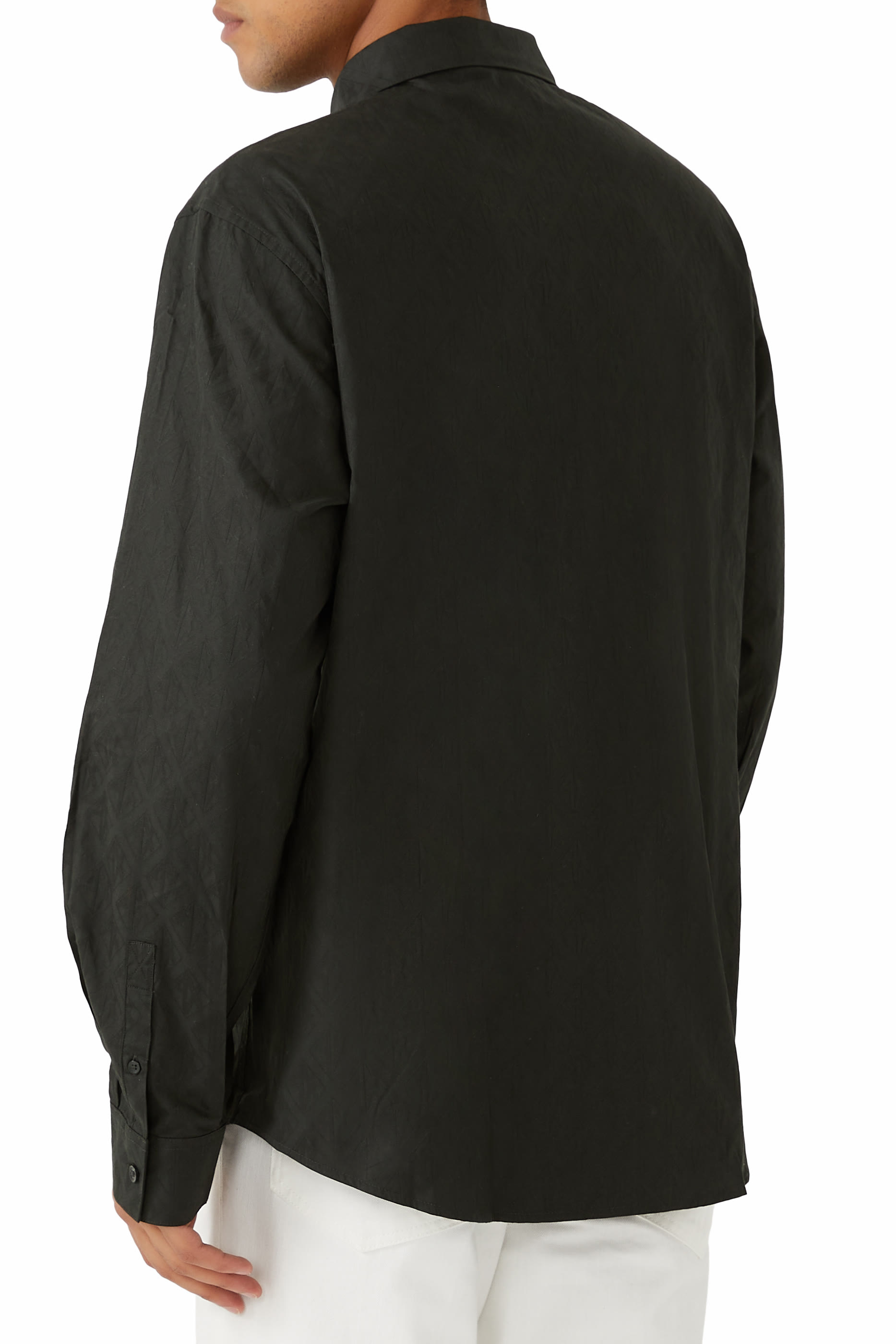 قميص بقصة عادية ونقشة شعار الماركة بالكامل