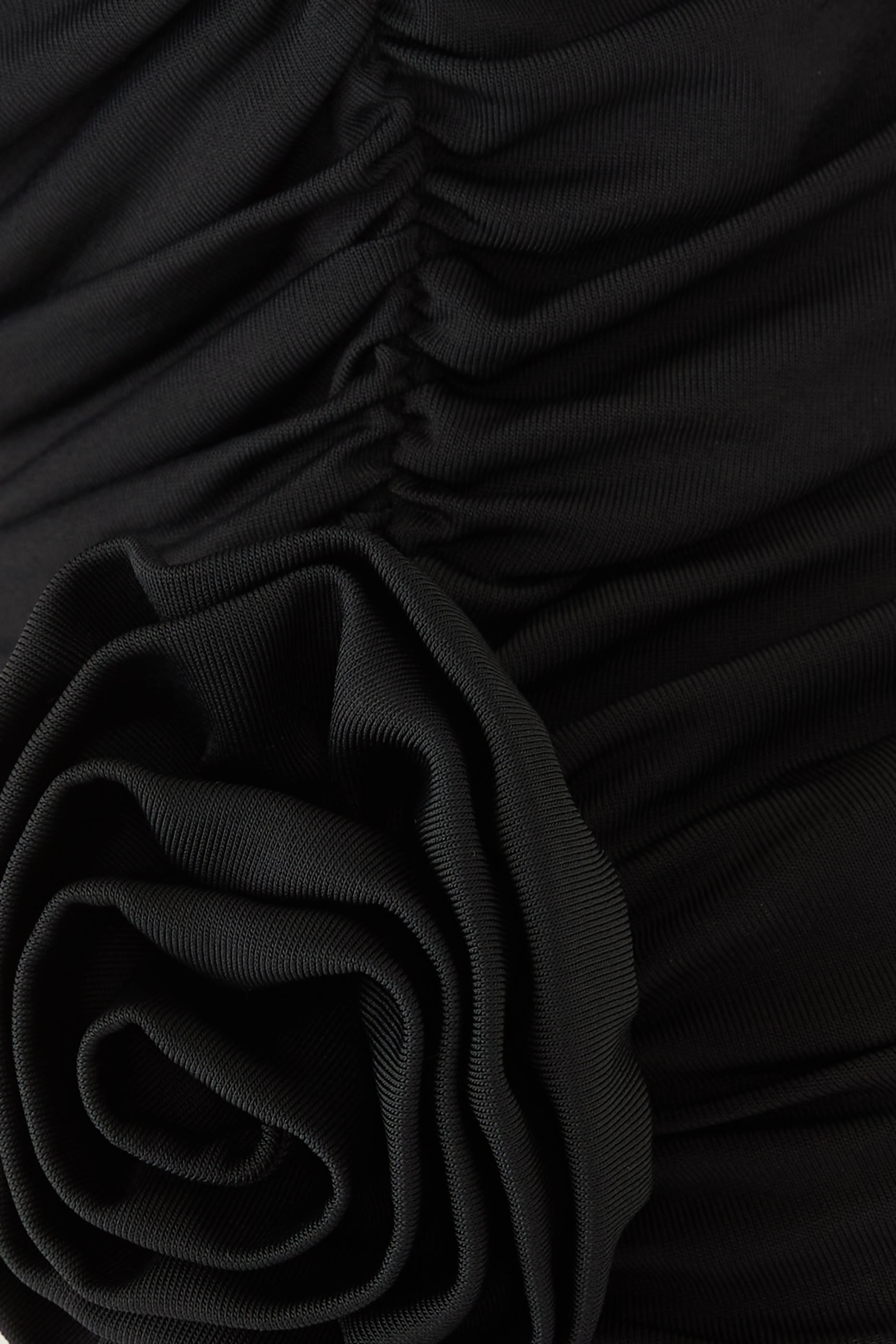 قميص بكتف مكشوف