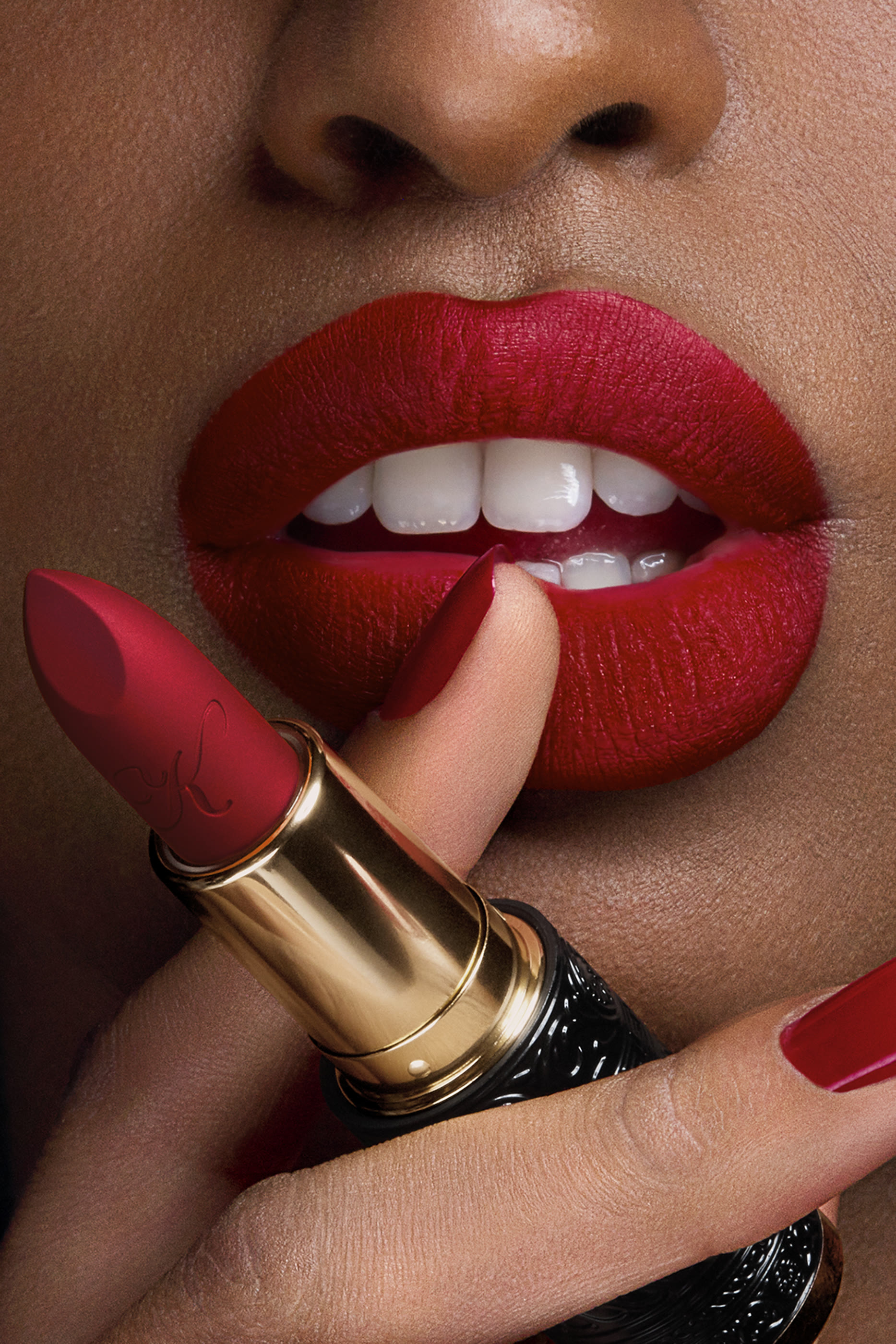 أحمر شفاه لو روج بيرفيوم غير لامع