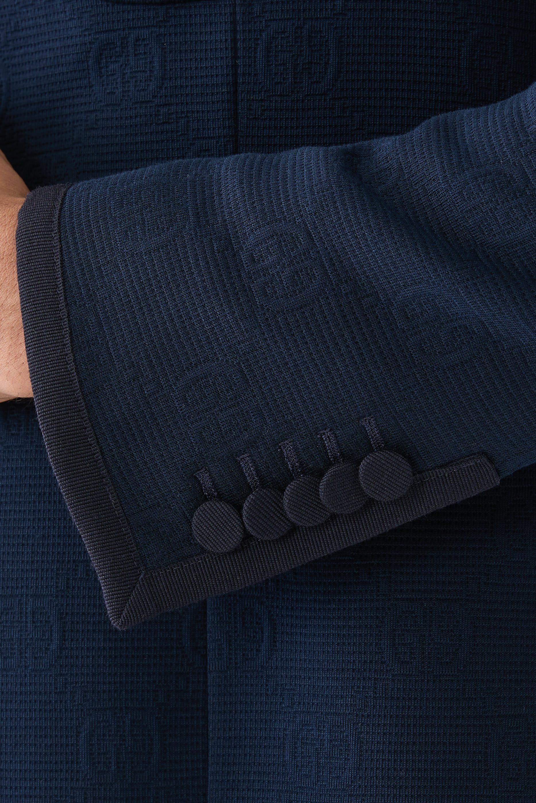 جاكيت بشعار الماركة جيرسيه بارز الملمس