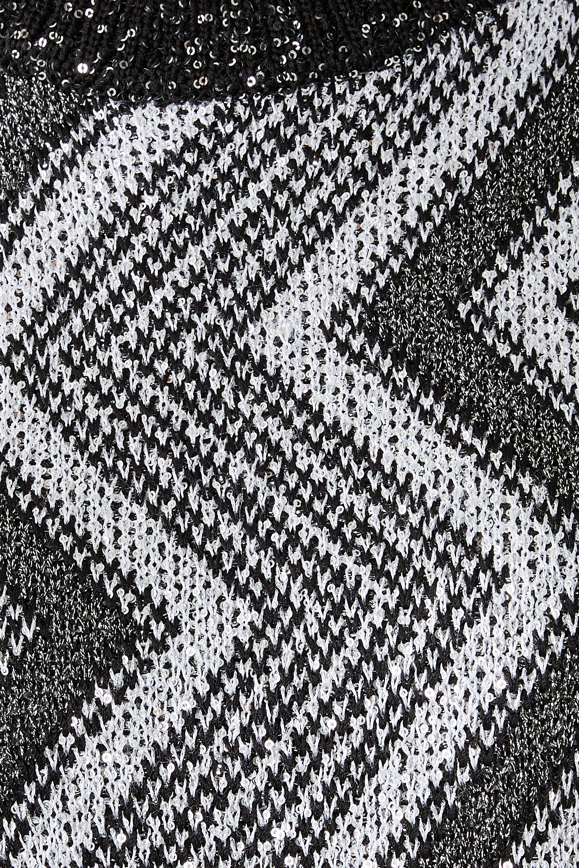 فيست بتصميم كنزة بخطوط متعرجة