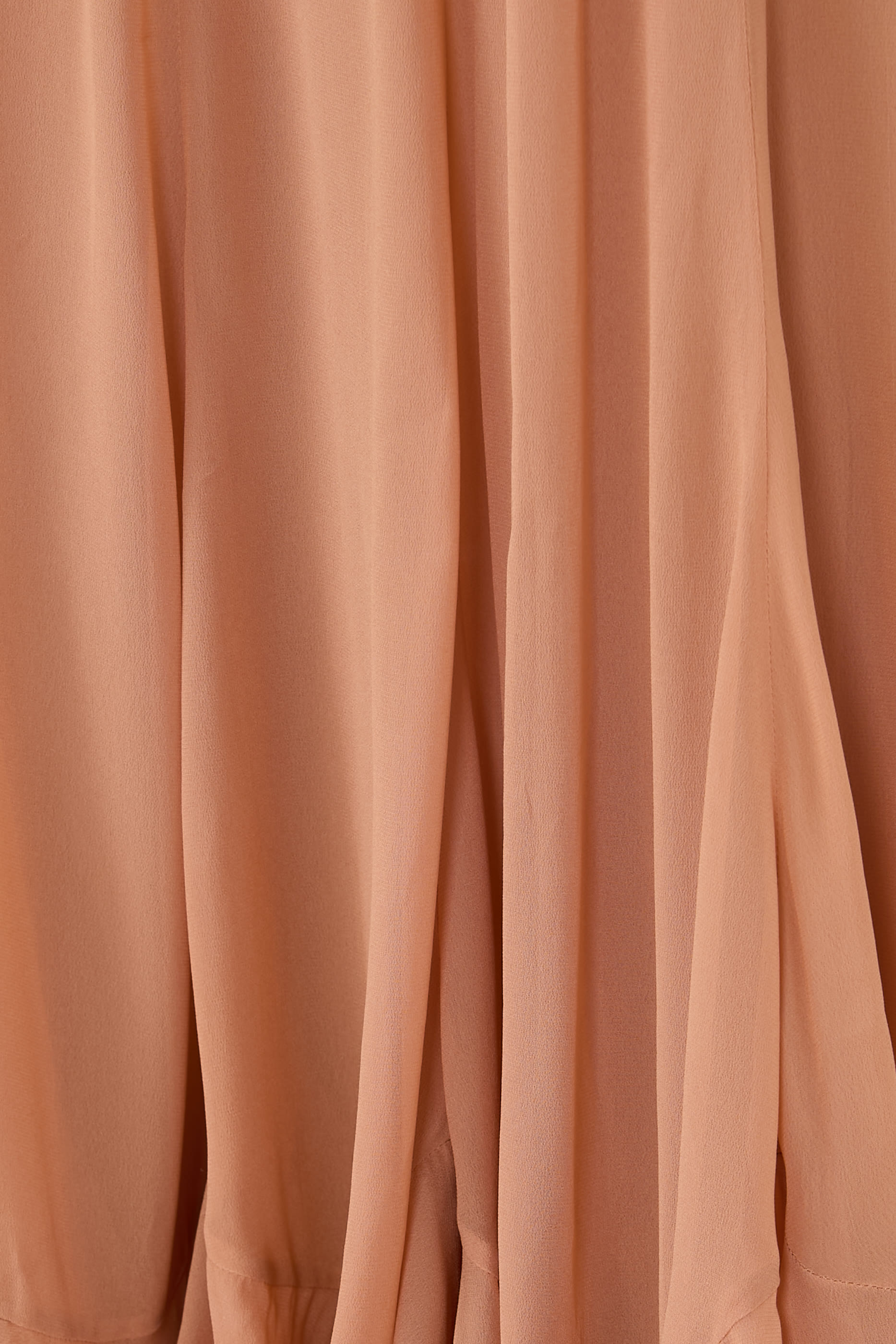 تنورة بالانس بقصة واسعة متوسطة الطول