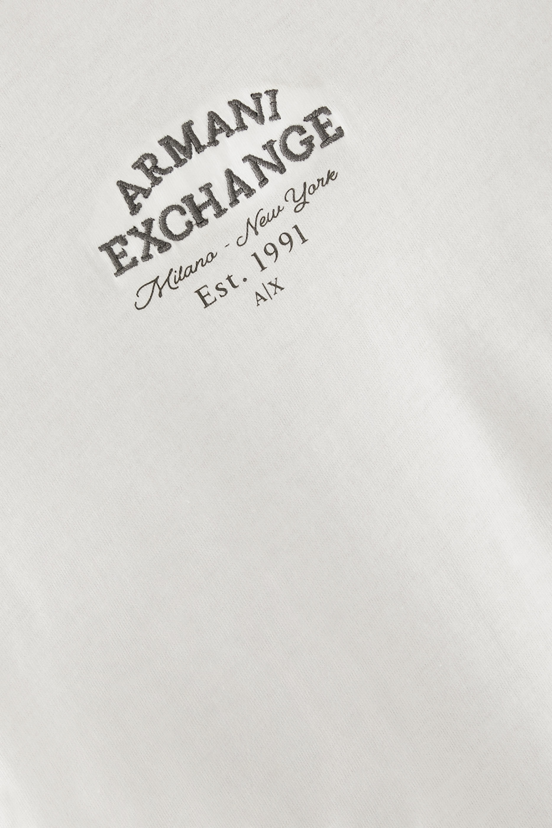 تيشيرت بقصة عادية مزين بشعار الماركة قطن