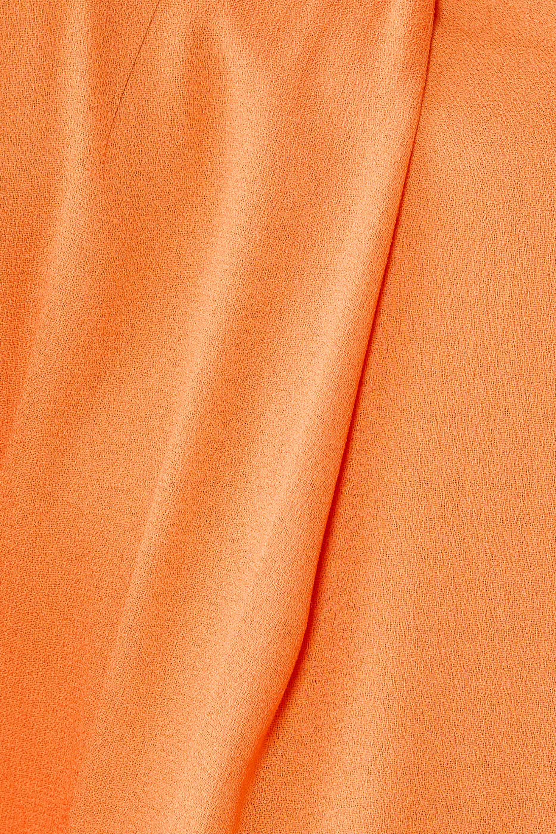 فستان فيمينن توتش بأكمام طويلة متوسط الطول