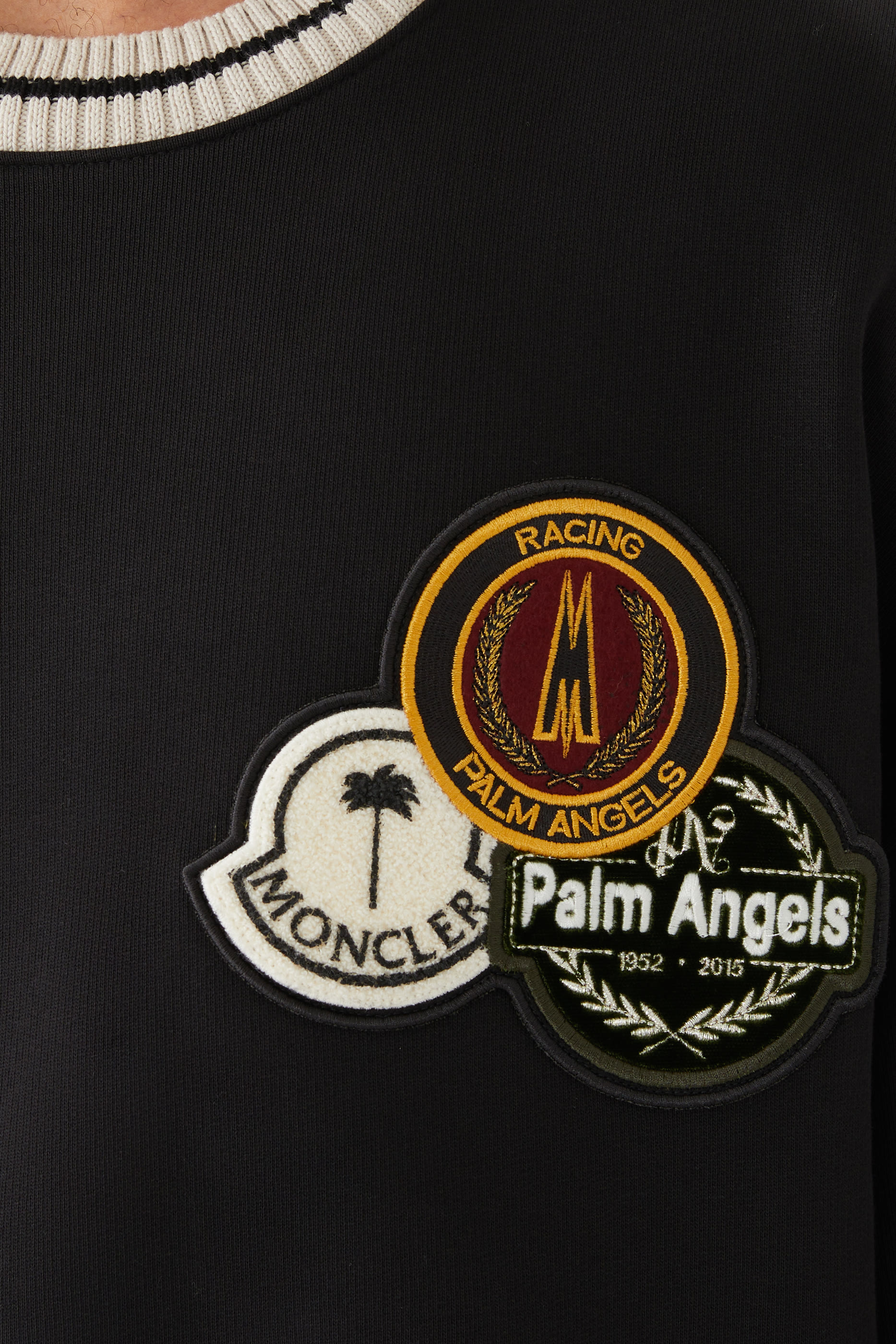 سويت شيرت برقع شعار الماركة