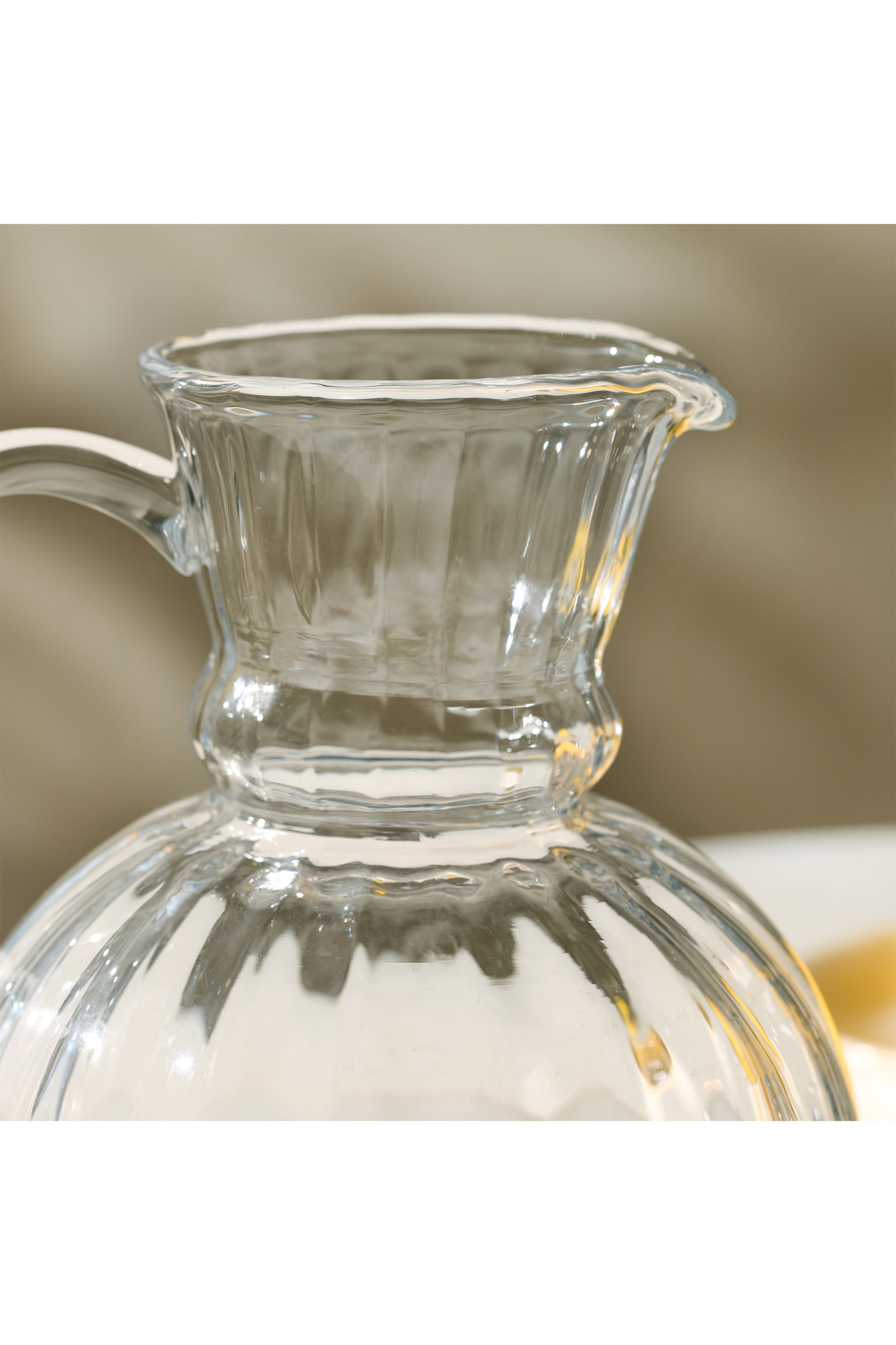 إبريق أبسلي أوبتك بتصميم دائري