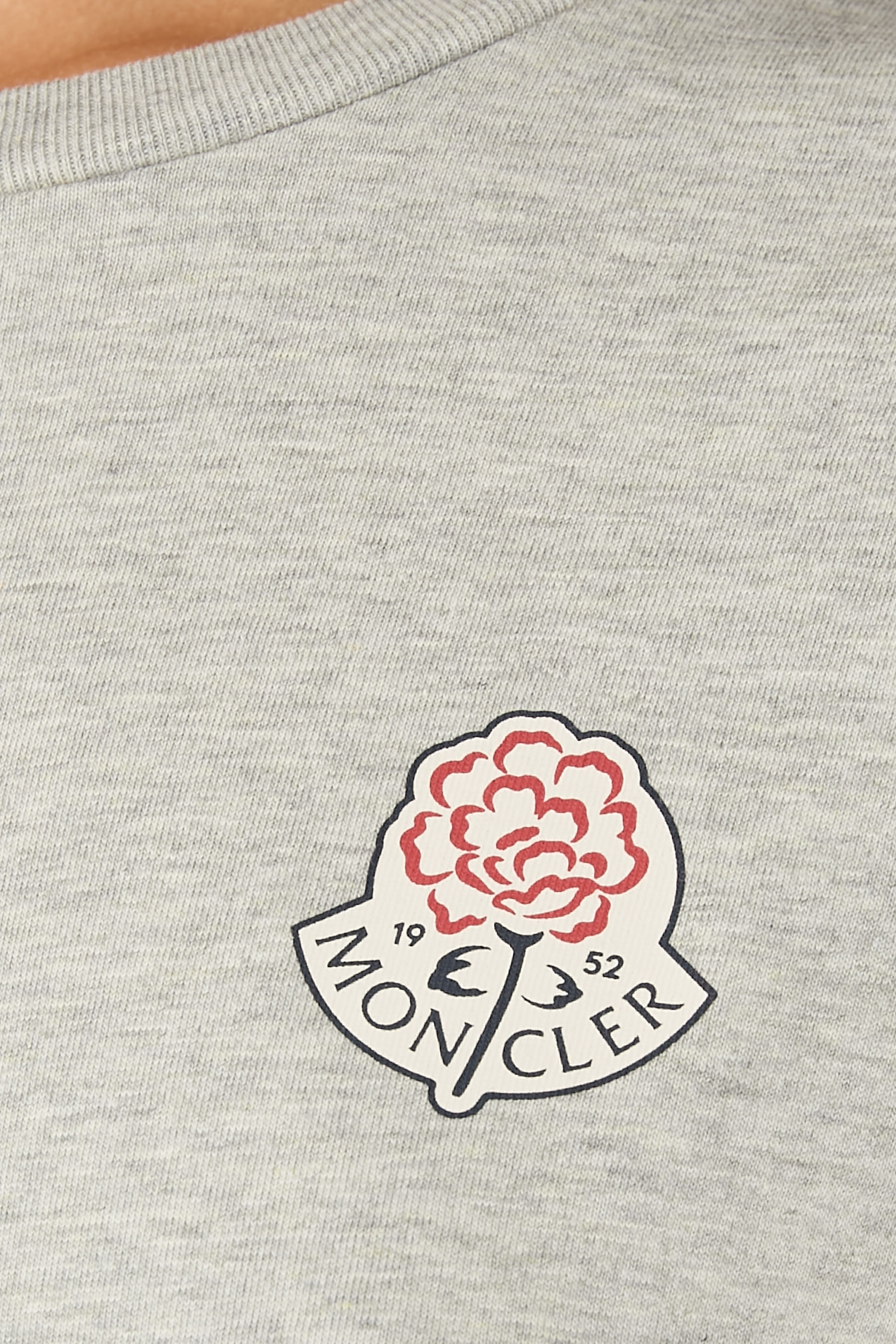 تيشيرت بشعار الماركة قطن