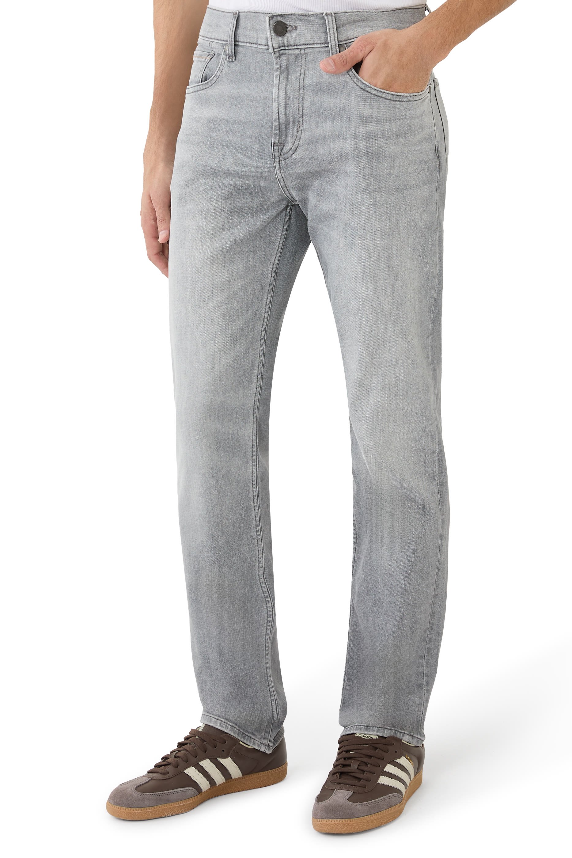 بنطال جينز بقصة ضيقة