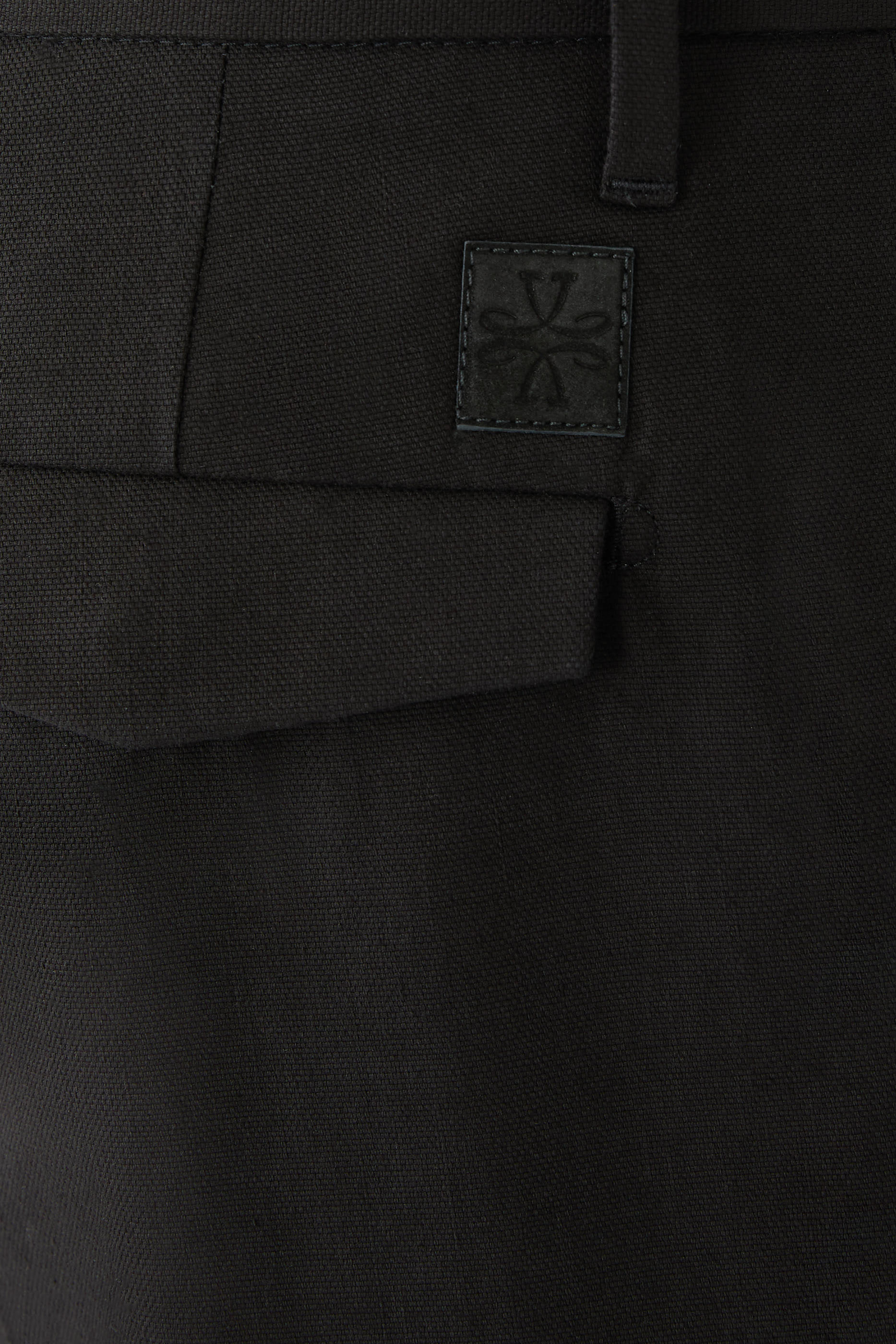 شورت بيرمودا بقصة عادية