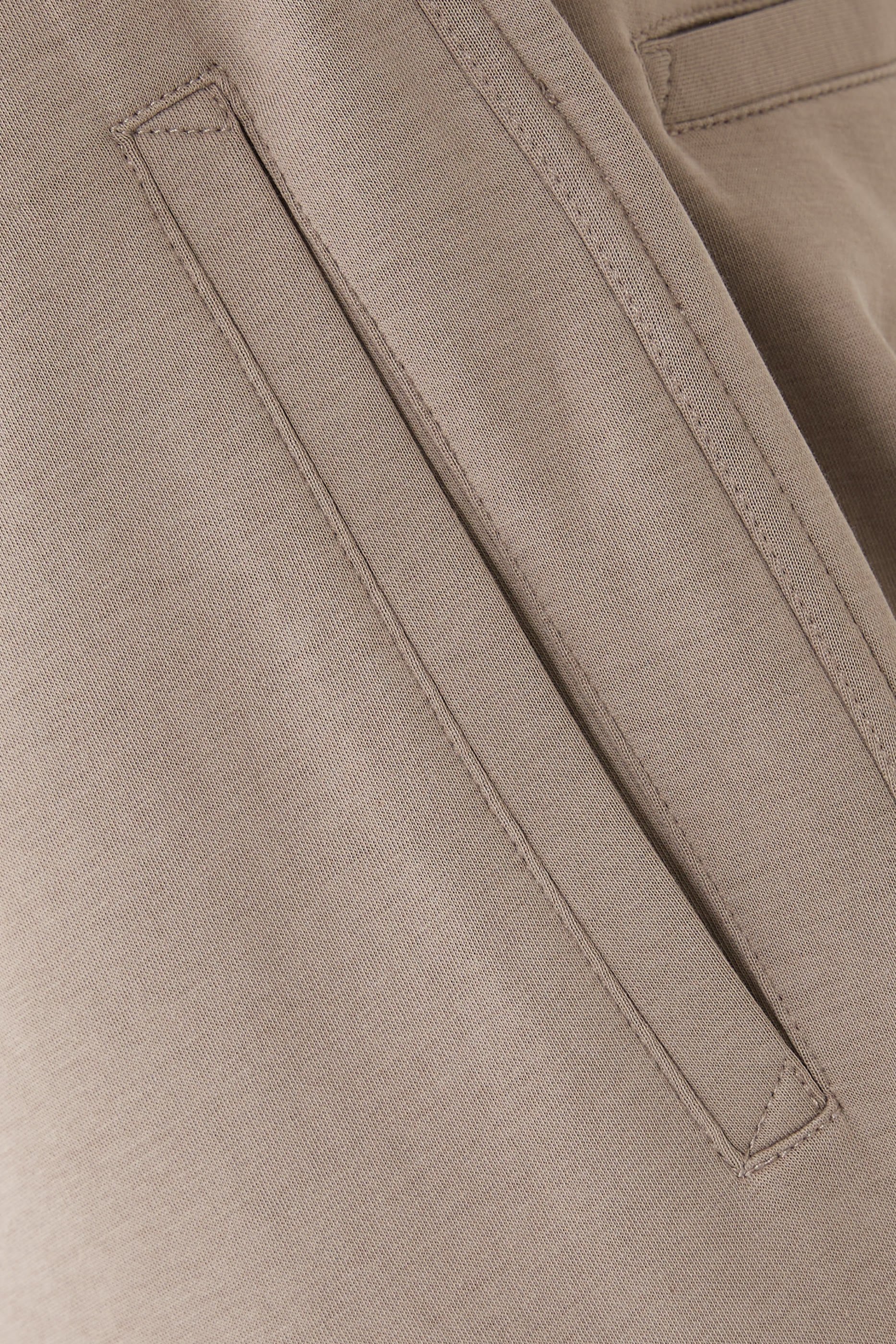 بنطال رياضي بشعار الماركة جيرسيه