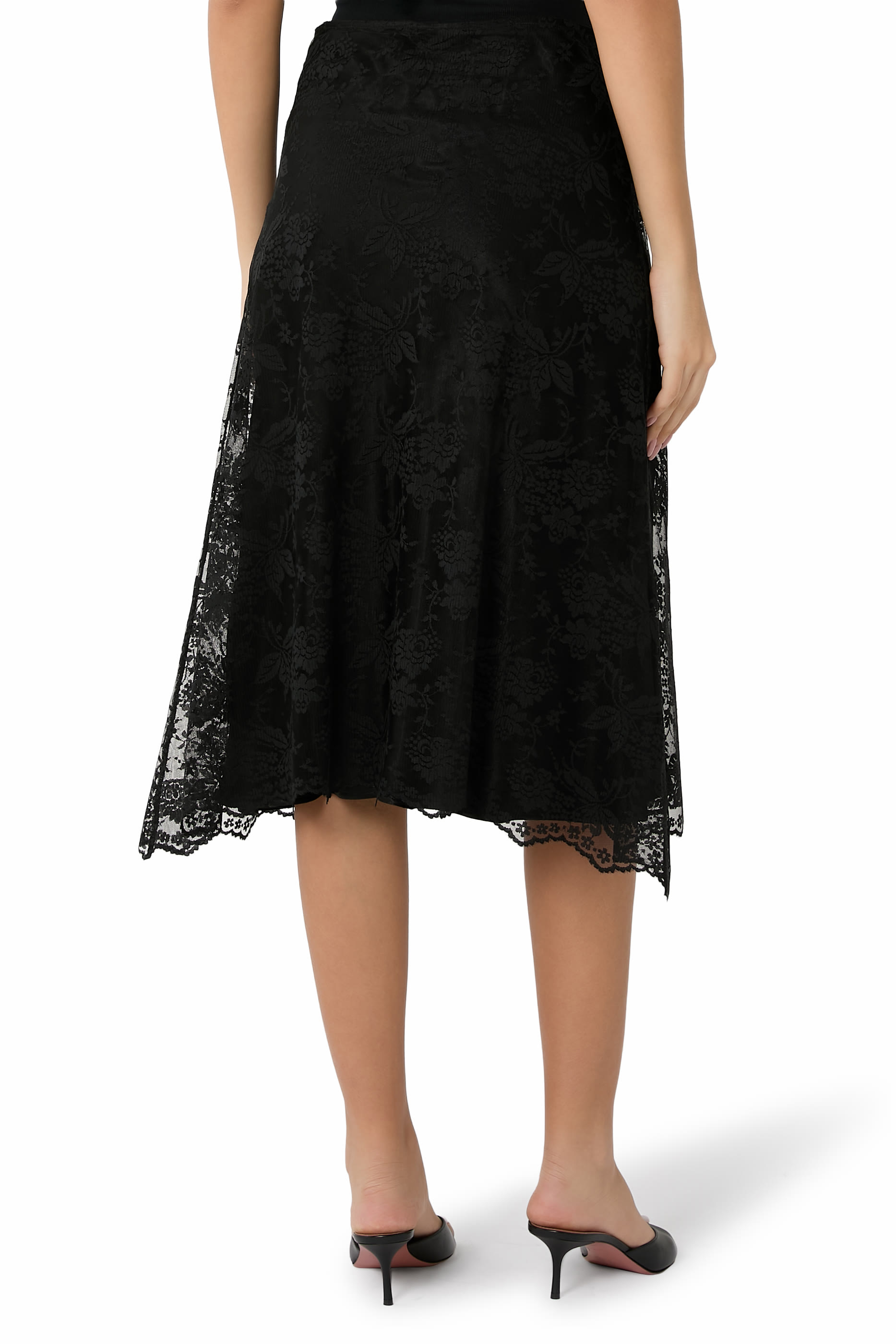 تنورة بقصة مائلة ساتان ودانتيل