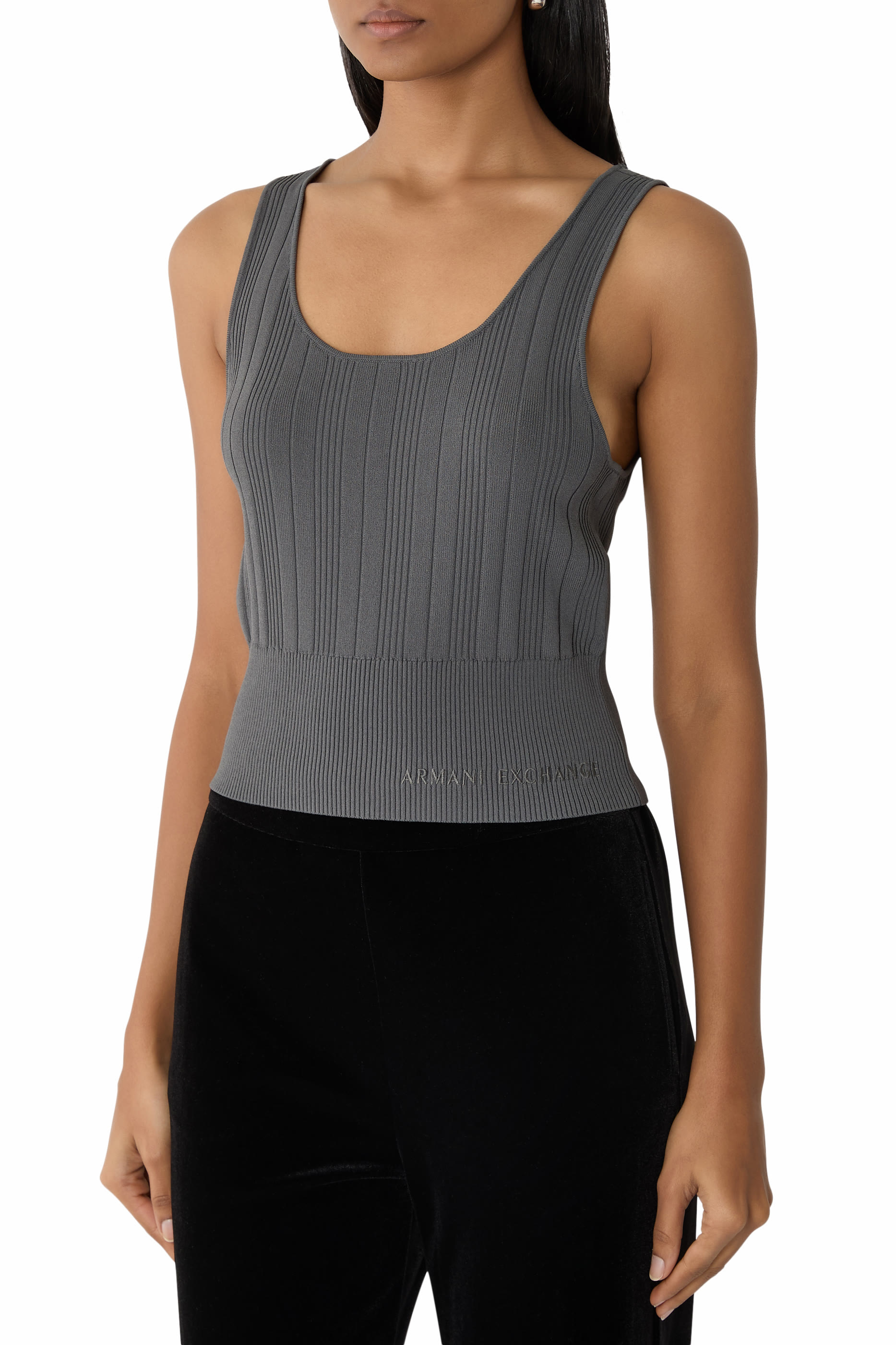 بلوزة مضلعة بياقة واسعة