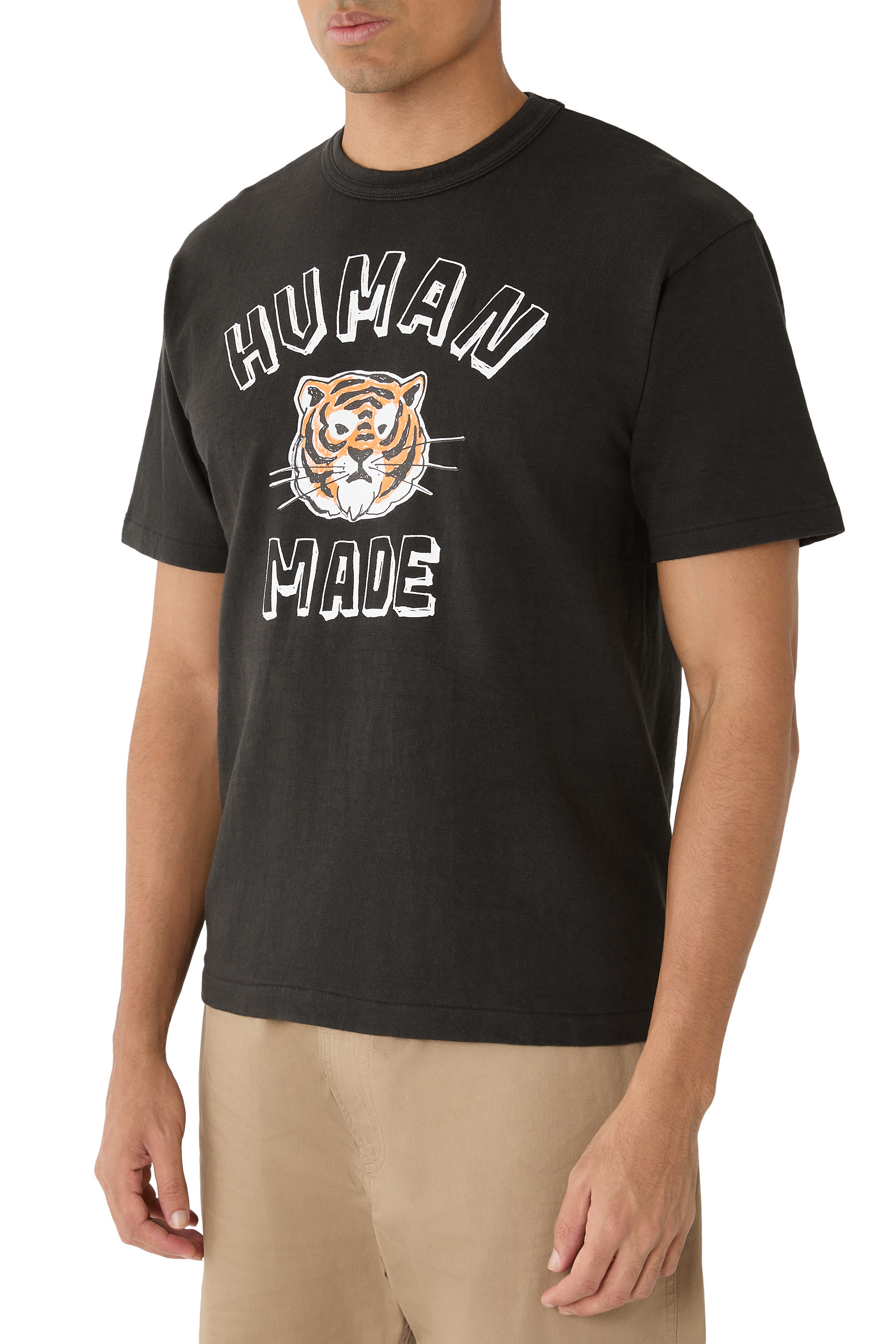 تيشيرت بطبعة غرافيكية