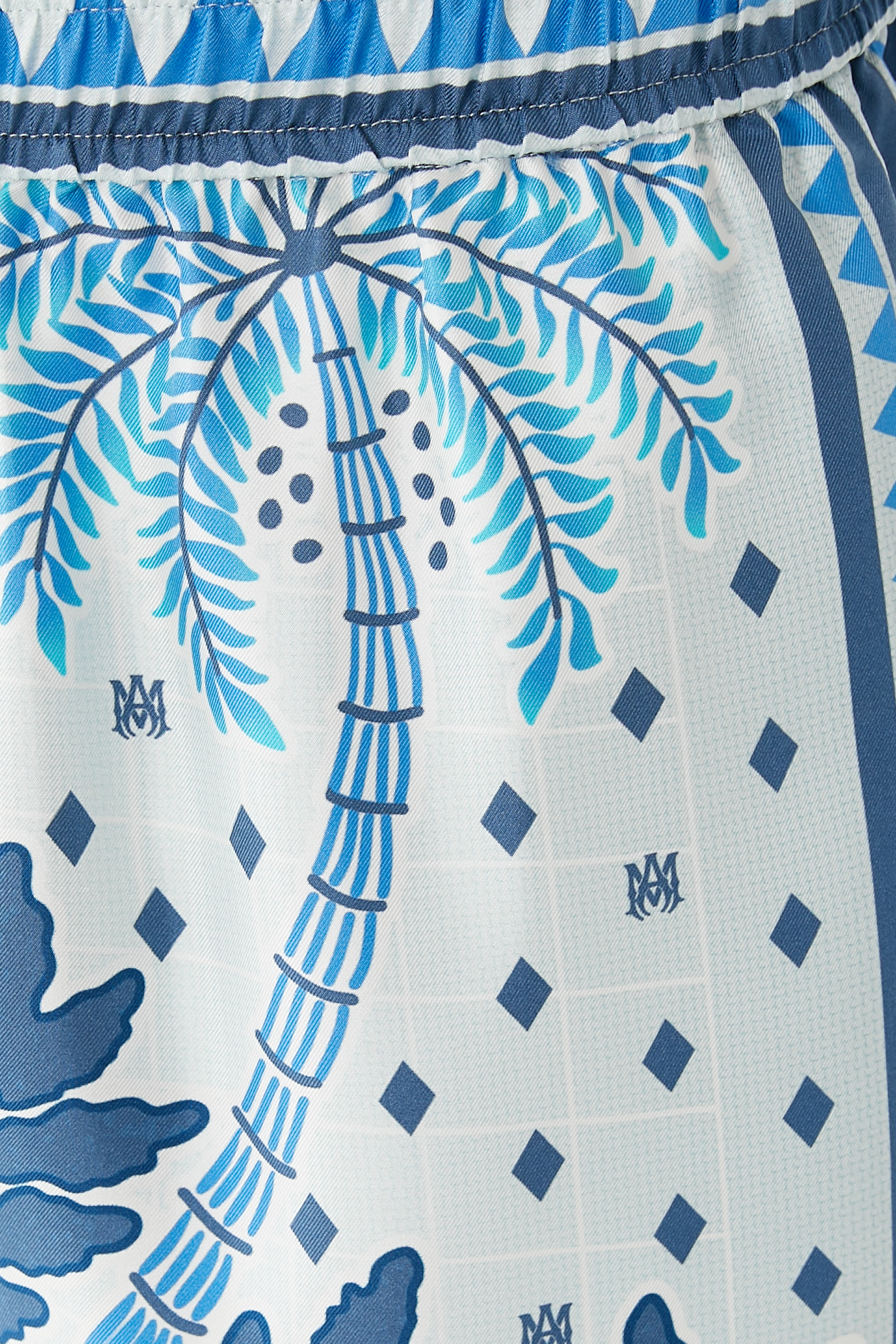 شورت بنقشة حرير تويل بطبعات أشجار نخيل