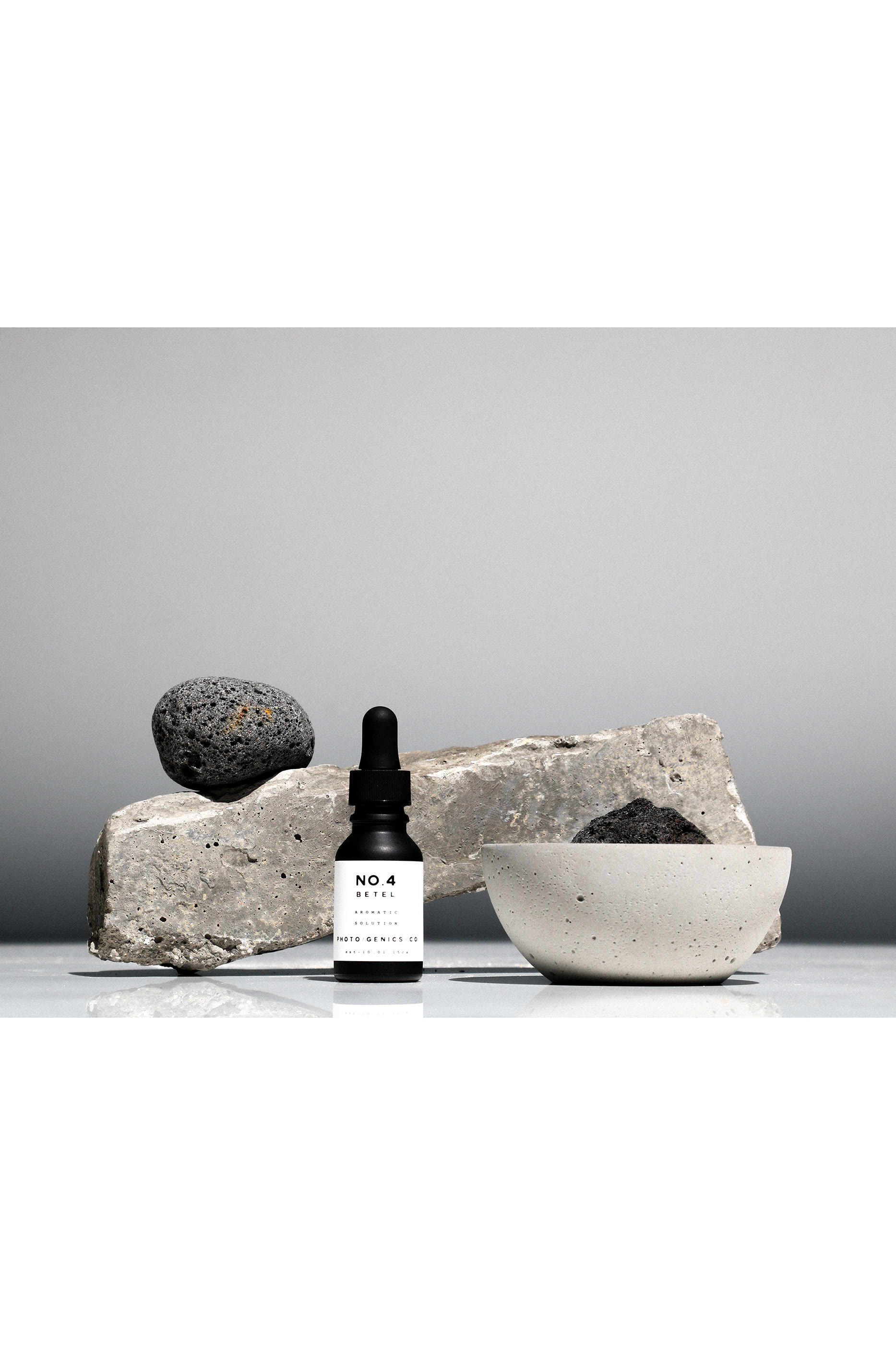 طقم موزع عطر No.4 باتل في وعاء خرساني