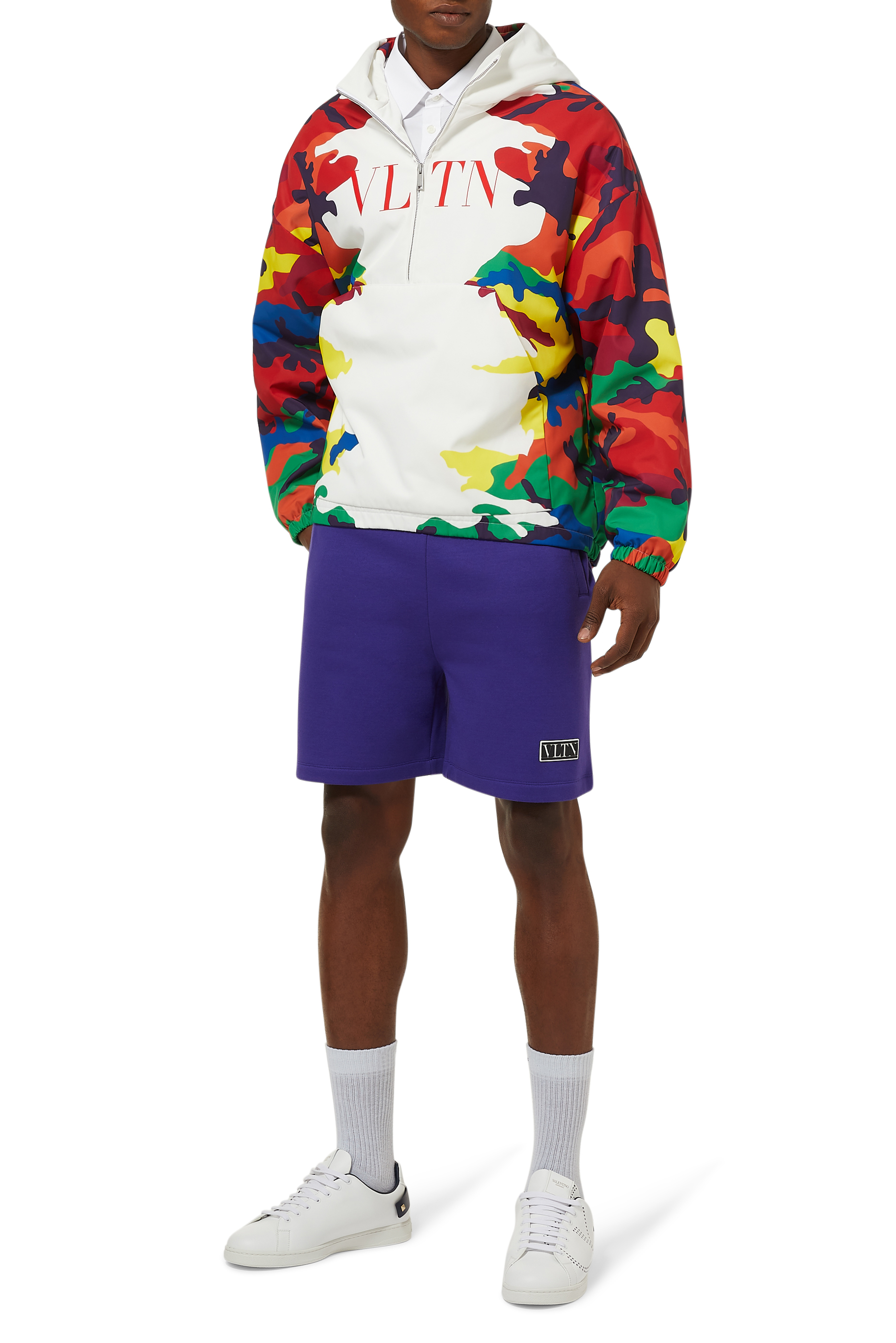 كنزة بغطاء للرأس مزينة بشعار VLTN