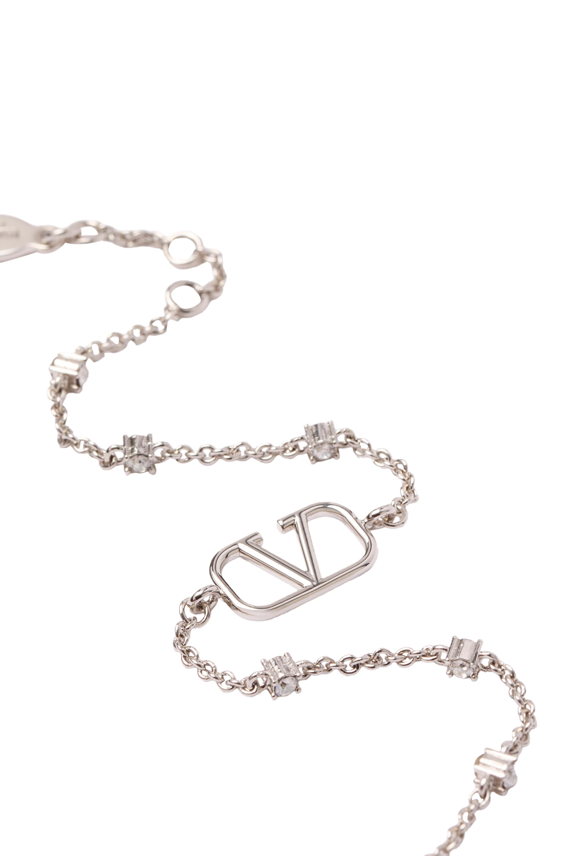 سوار صغير بشعار الماركة