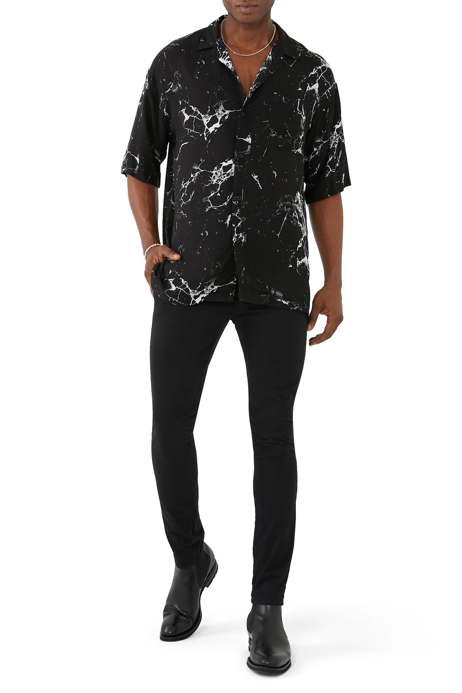 قميص بياقة مطوية