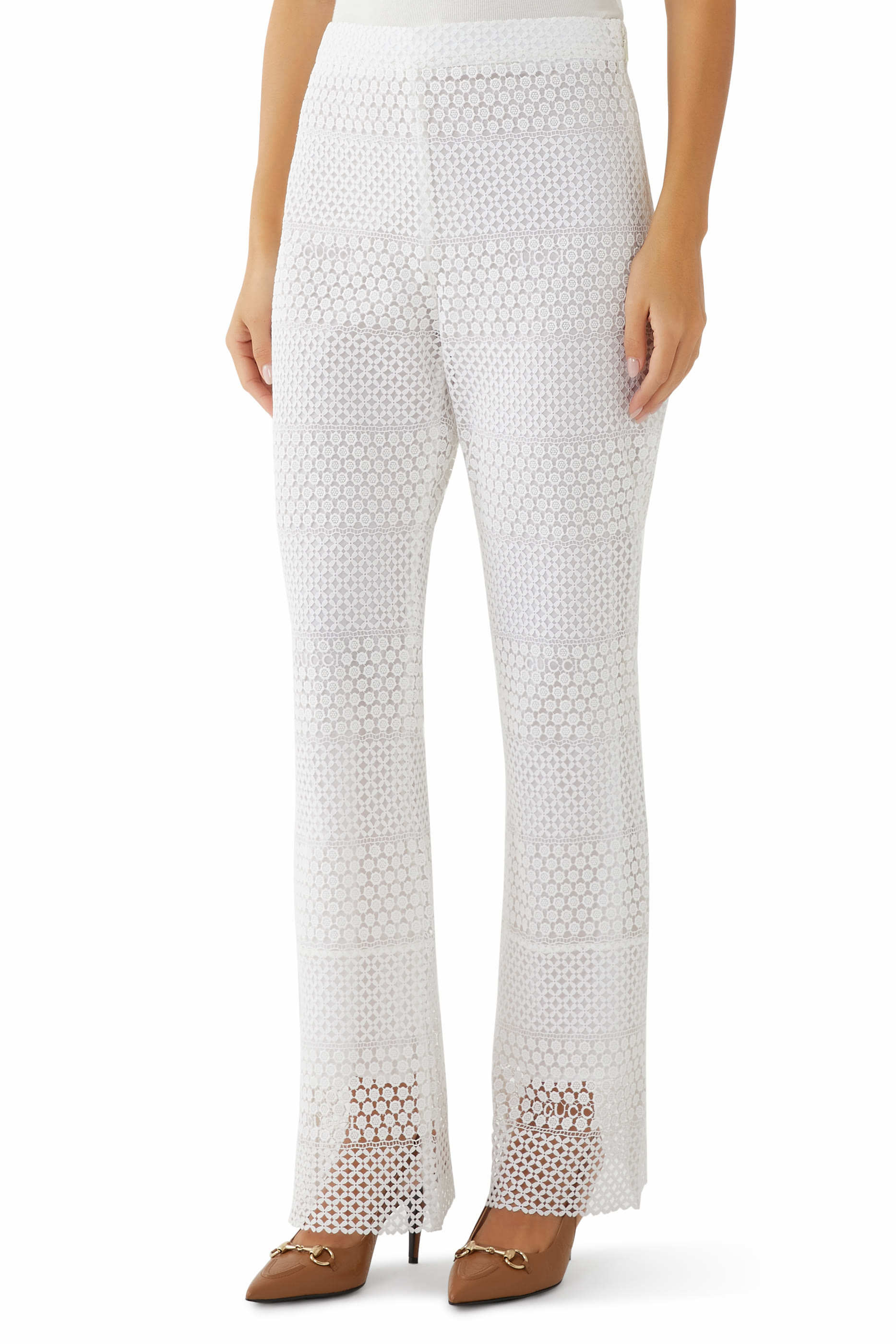 بنطال بقصة ضيقة