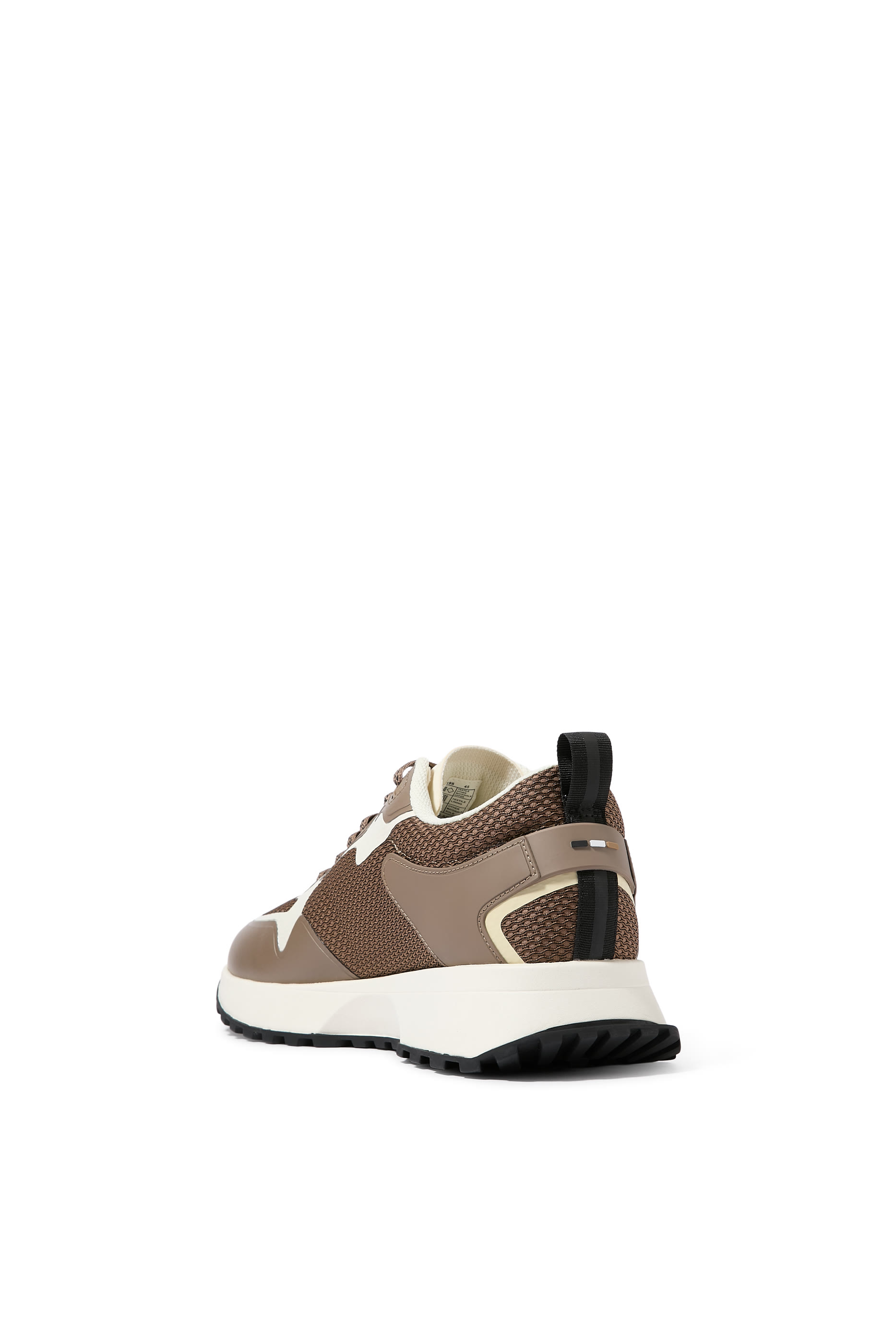 سنيكرز بشعار الماركة وتفاصيل شبكية مزيج خامات 