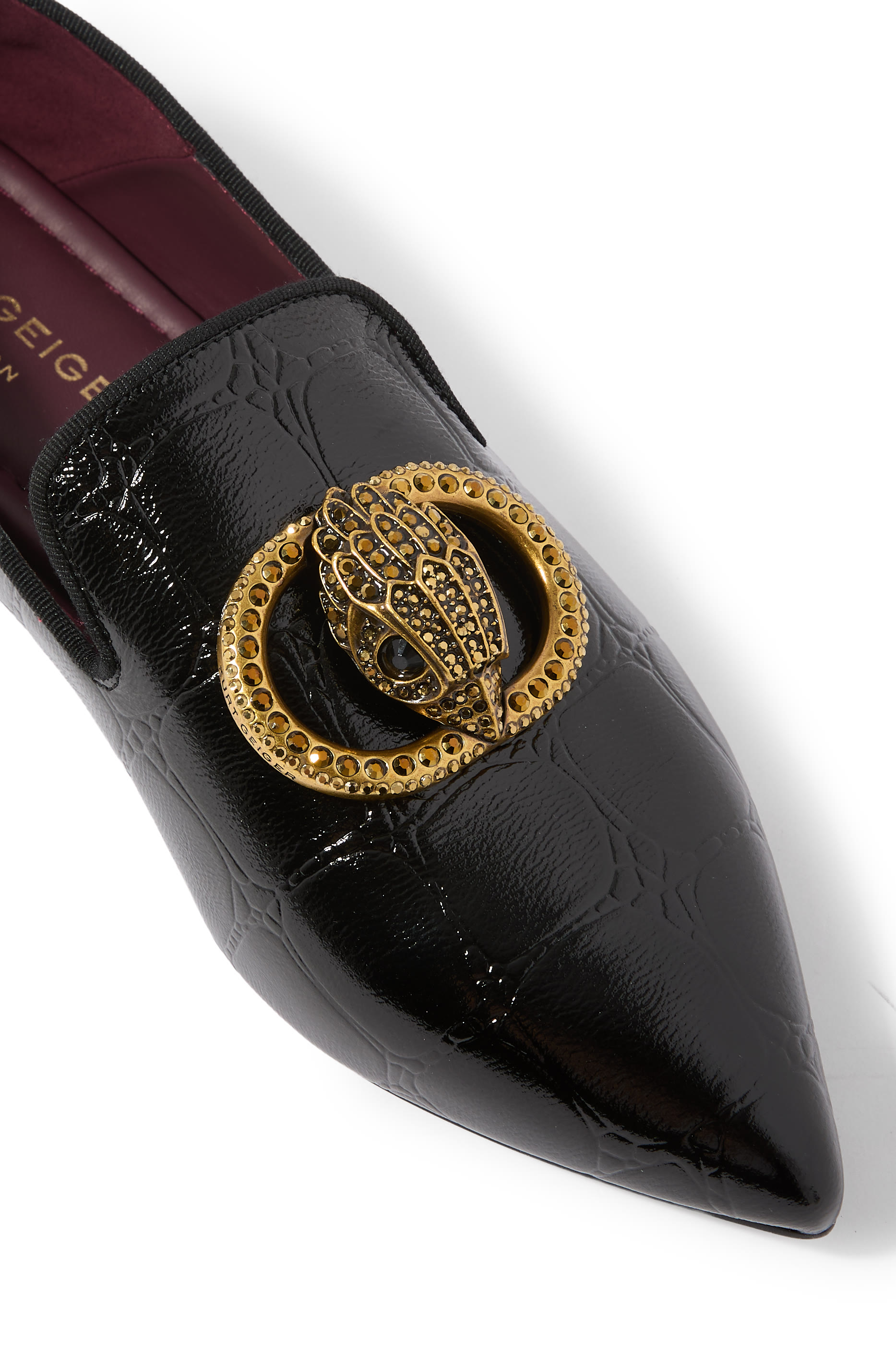 حذاء تشيلسيا سهل الارتداء بمقدمة مدببة