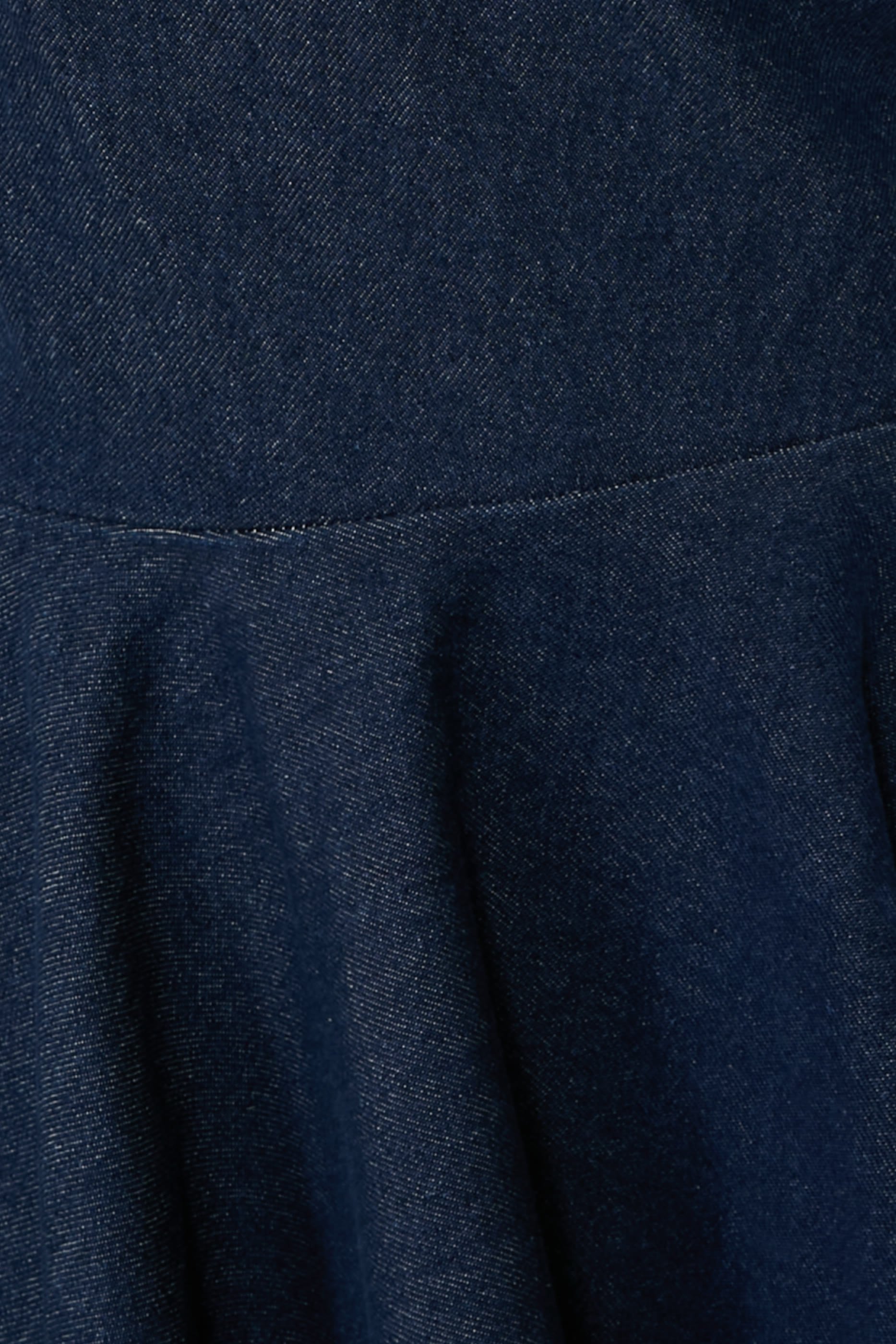 فستان متوسط الطول بأكتاف مكشوفة دنيم نيلي