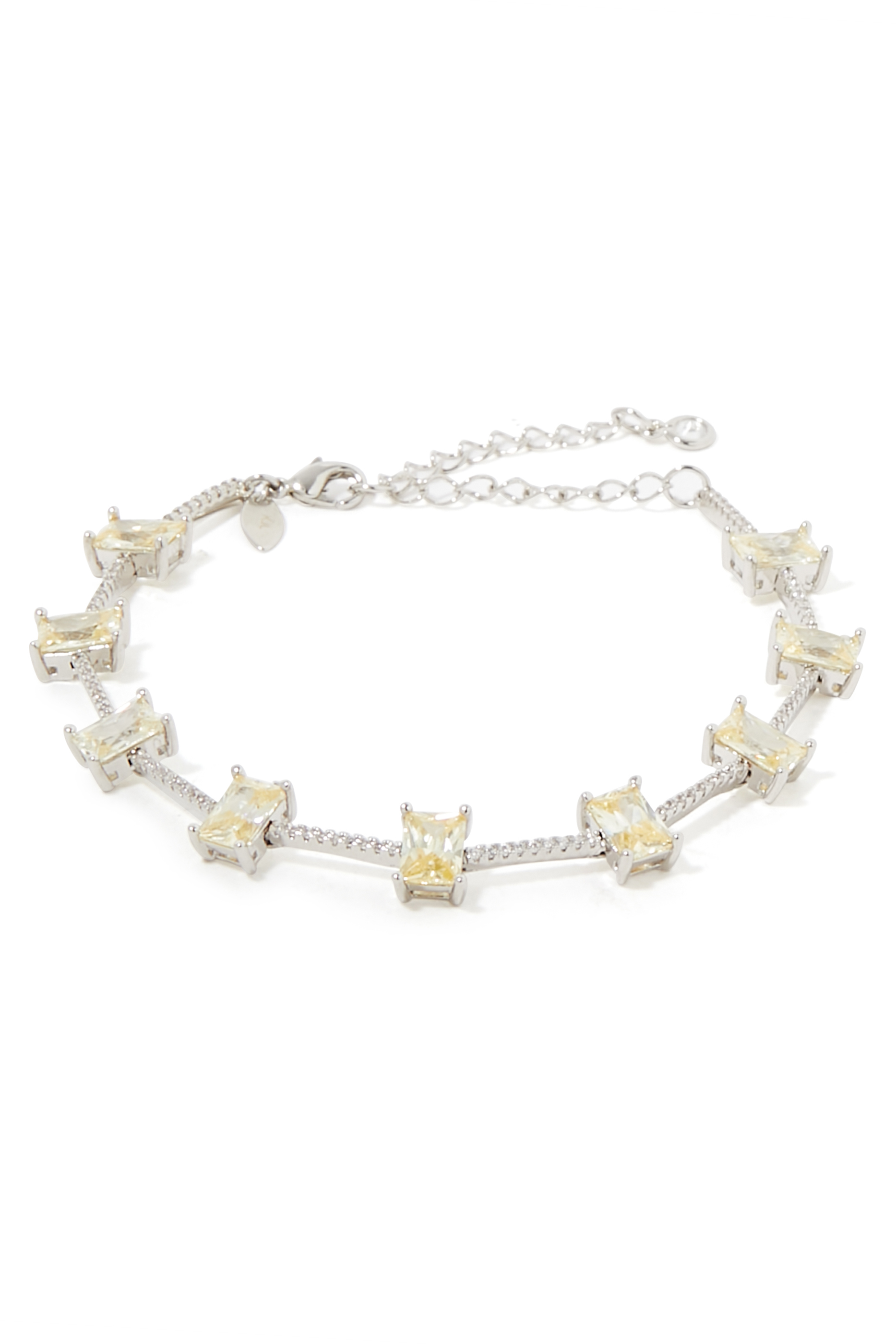 سوار مرصع بالزمرد بشكل أفقي