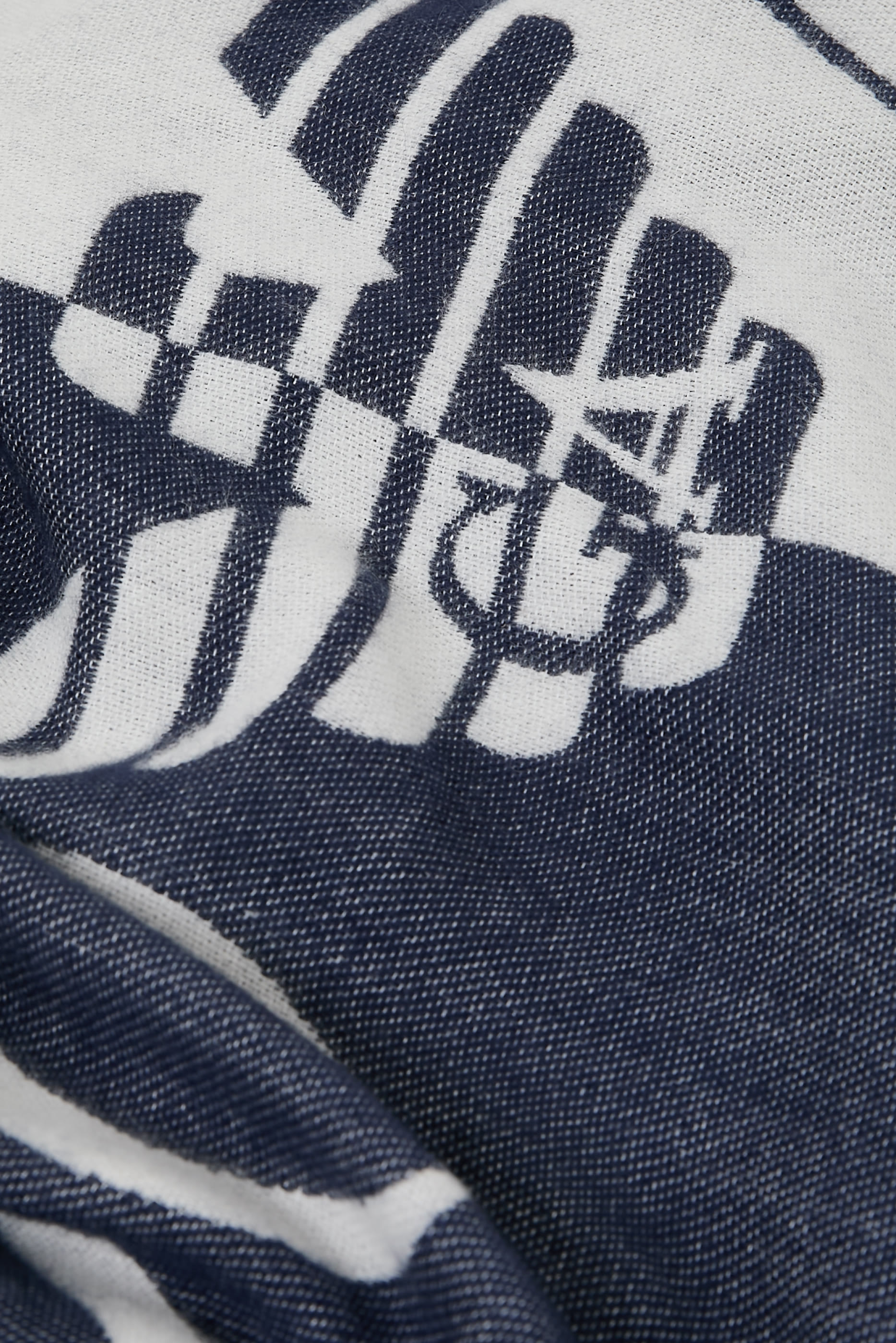 وشاح بلونين ونقشة شعار الماركة بحجم كبير مزيج صوف