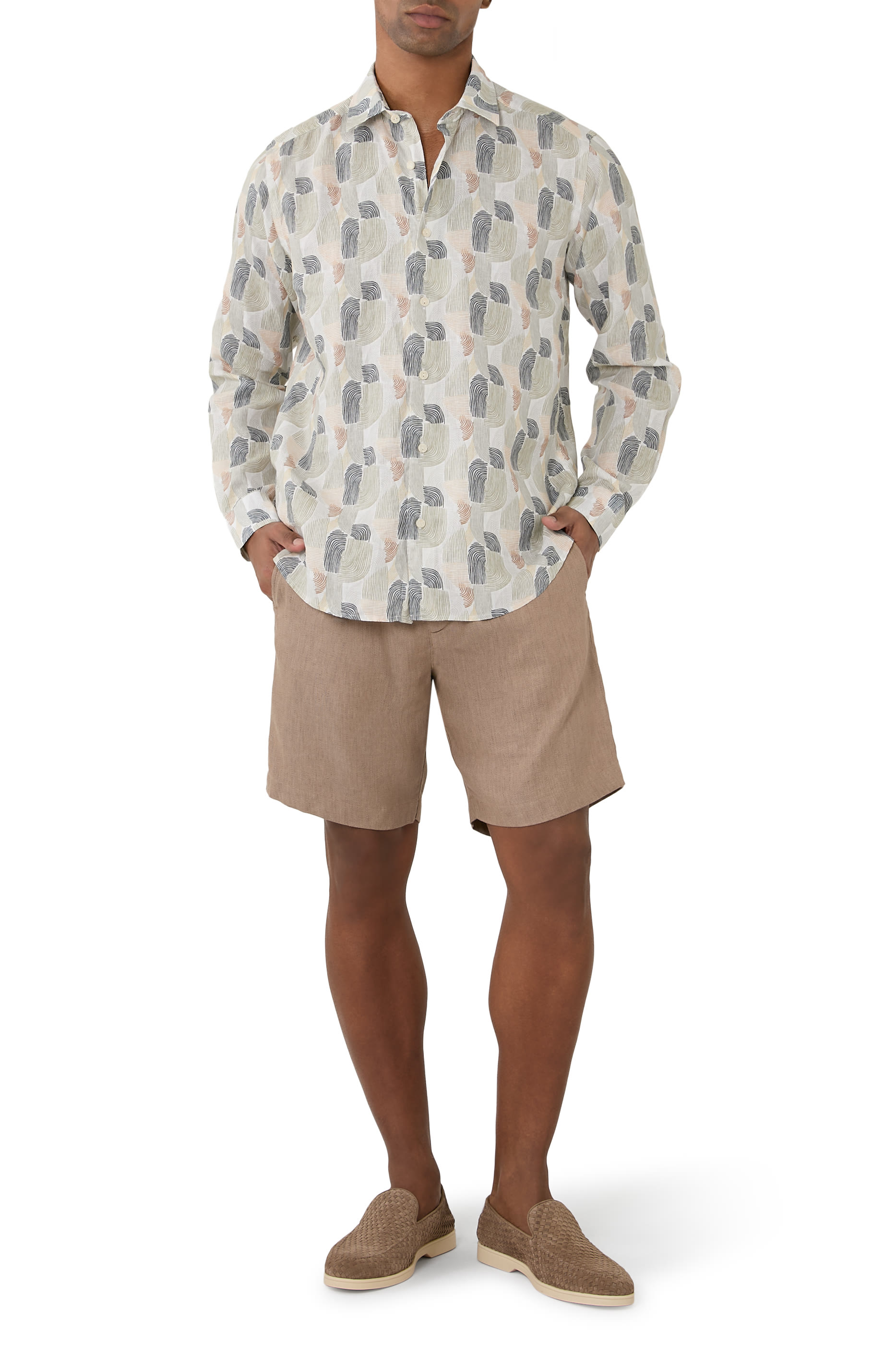 قميص بنقشة هندسية