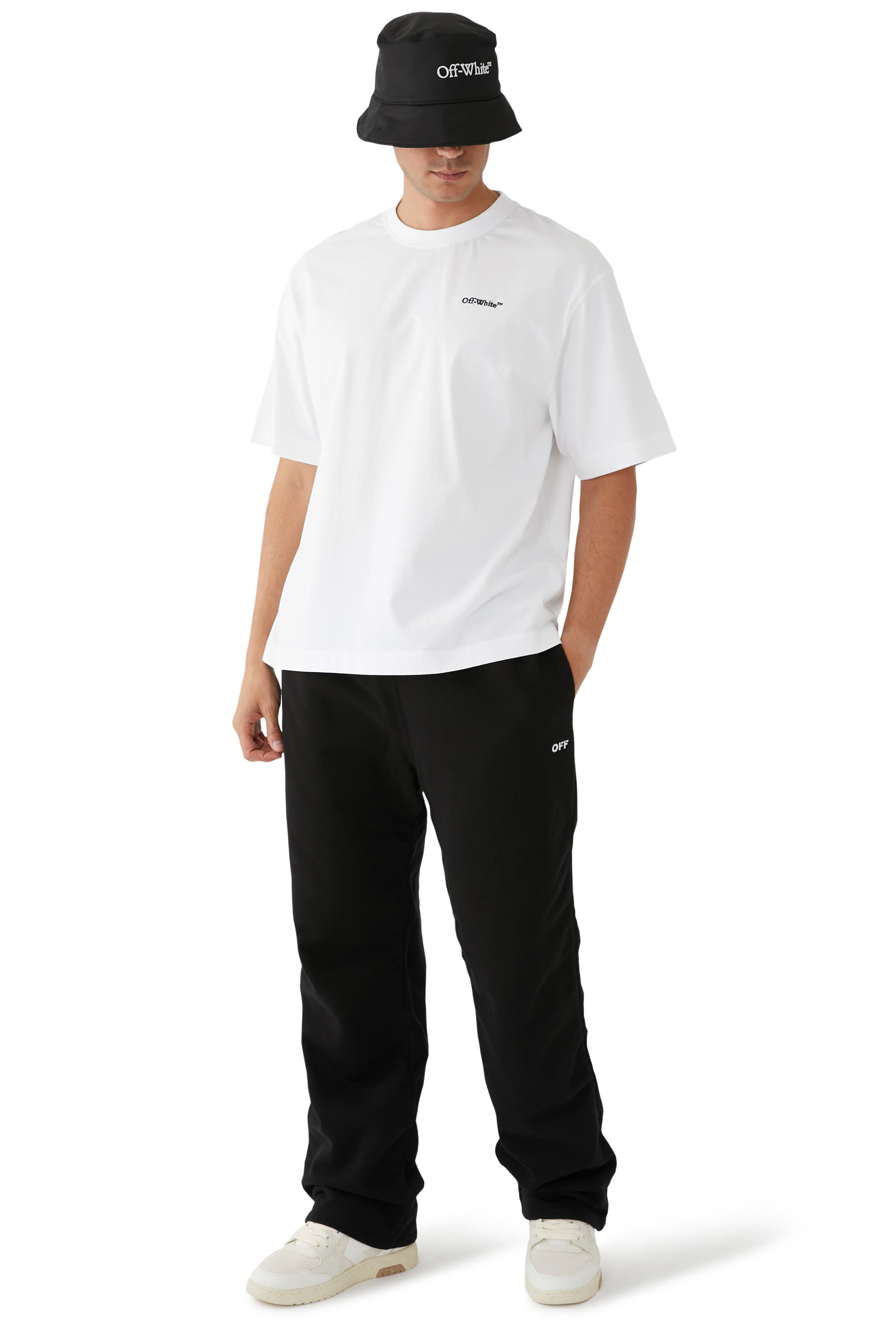 بنطال رياضي مطرز بخطوط مائلة