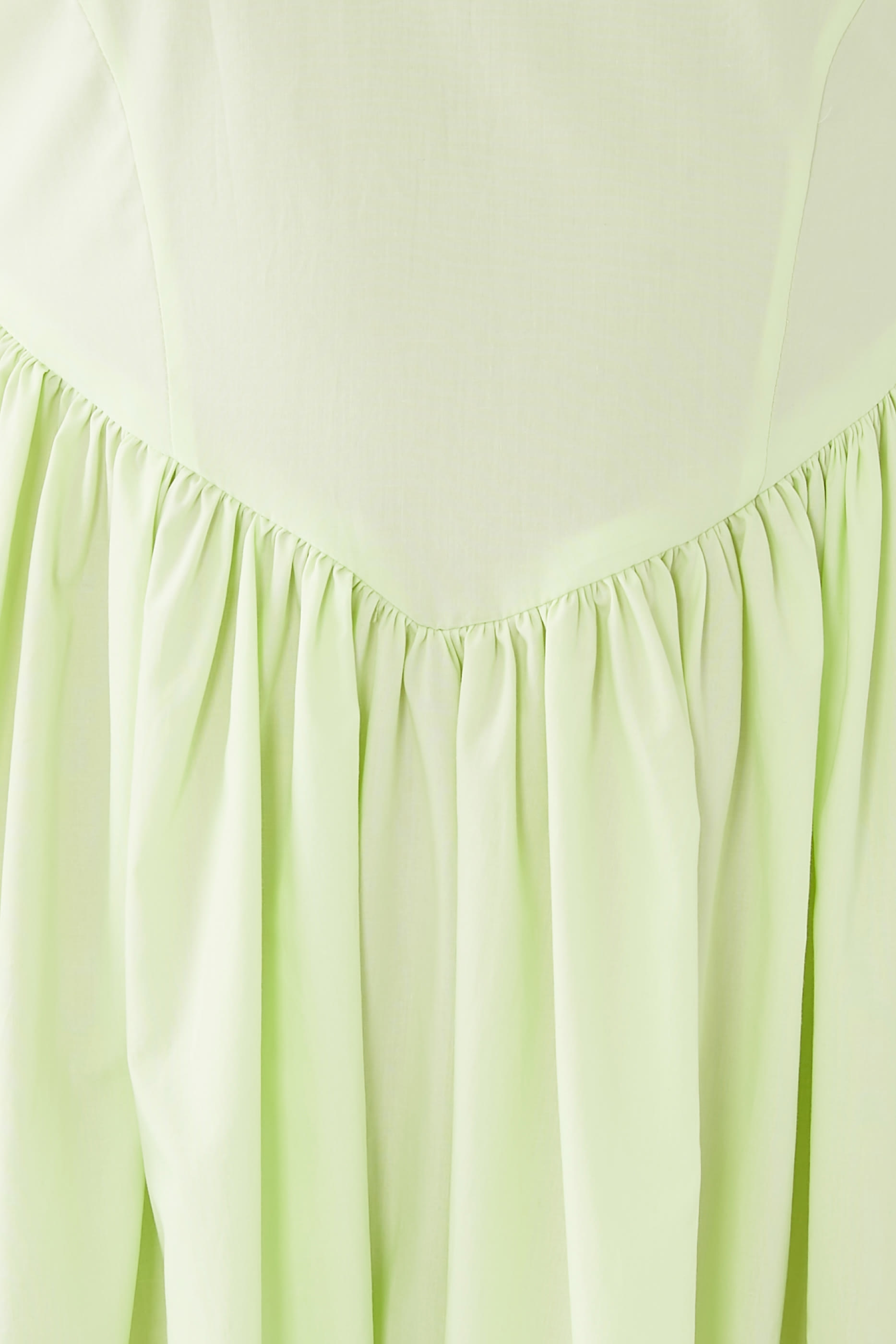 فستان طويل بطيات