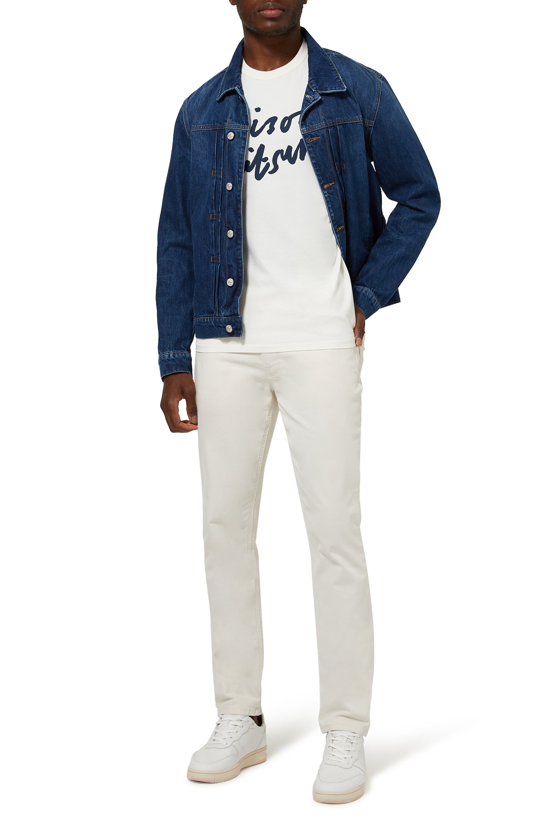 تيشيرت كلاسيكي مزين بشعار الماركة بخط يدوي