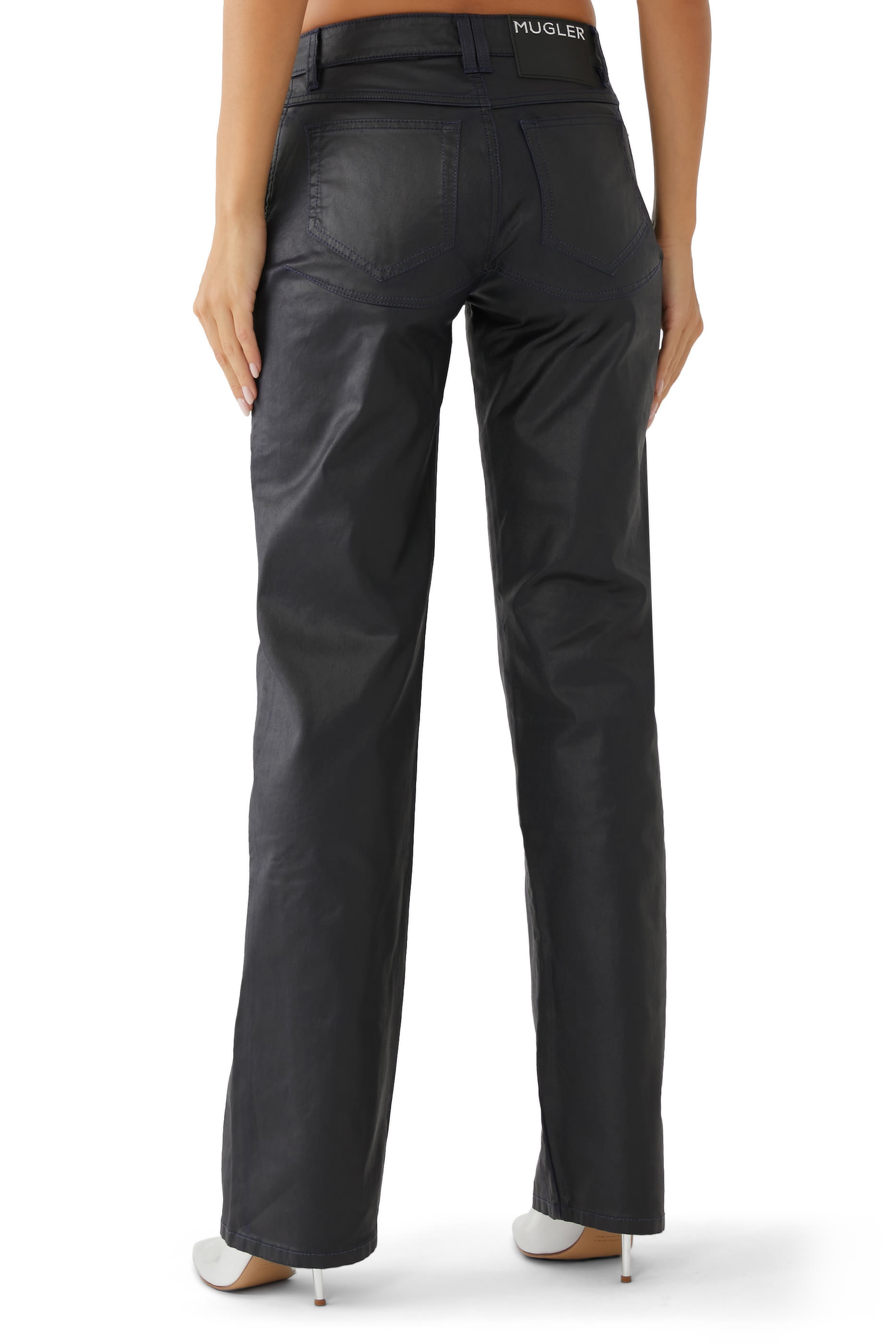 بنطال بقصة ساق مستقيمة