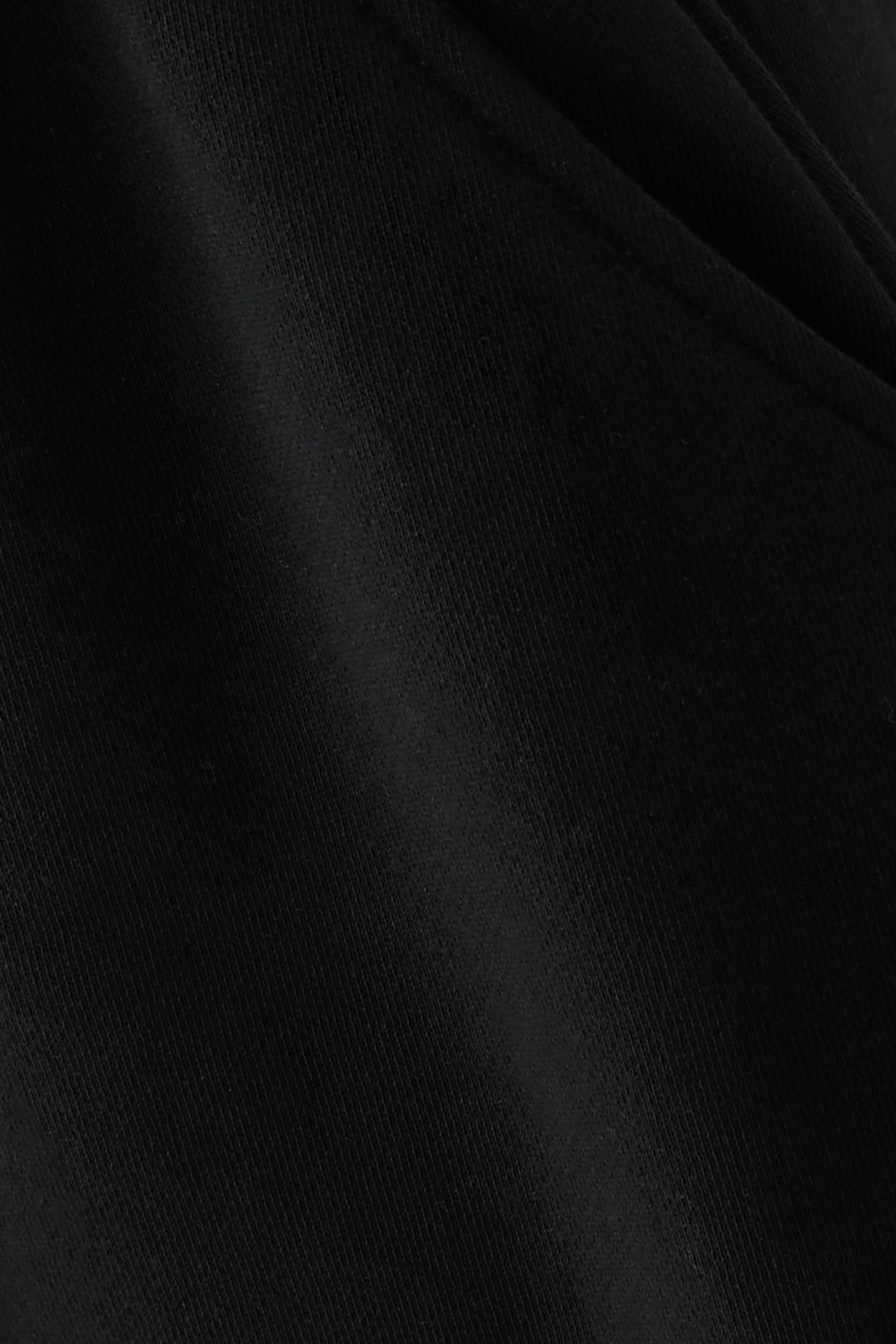 شورت بخصر مطاطي وتطريز شعار الماركة